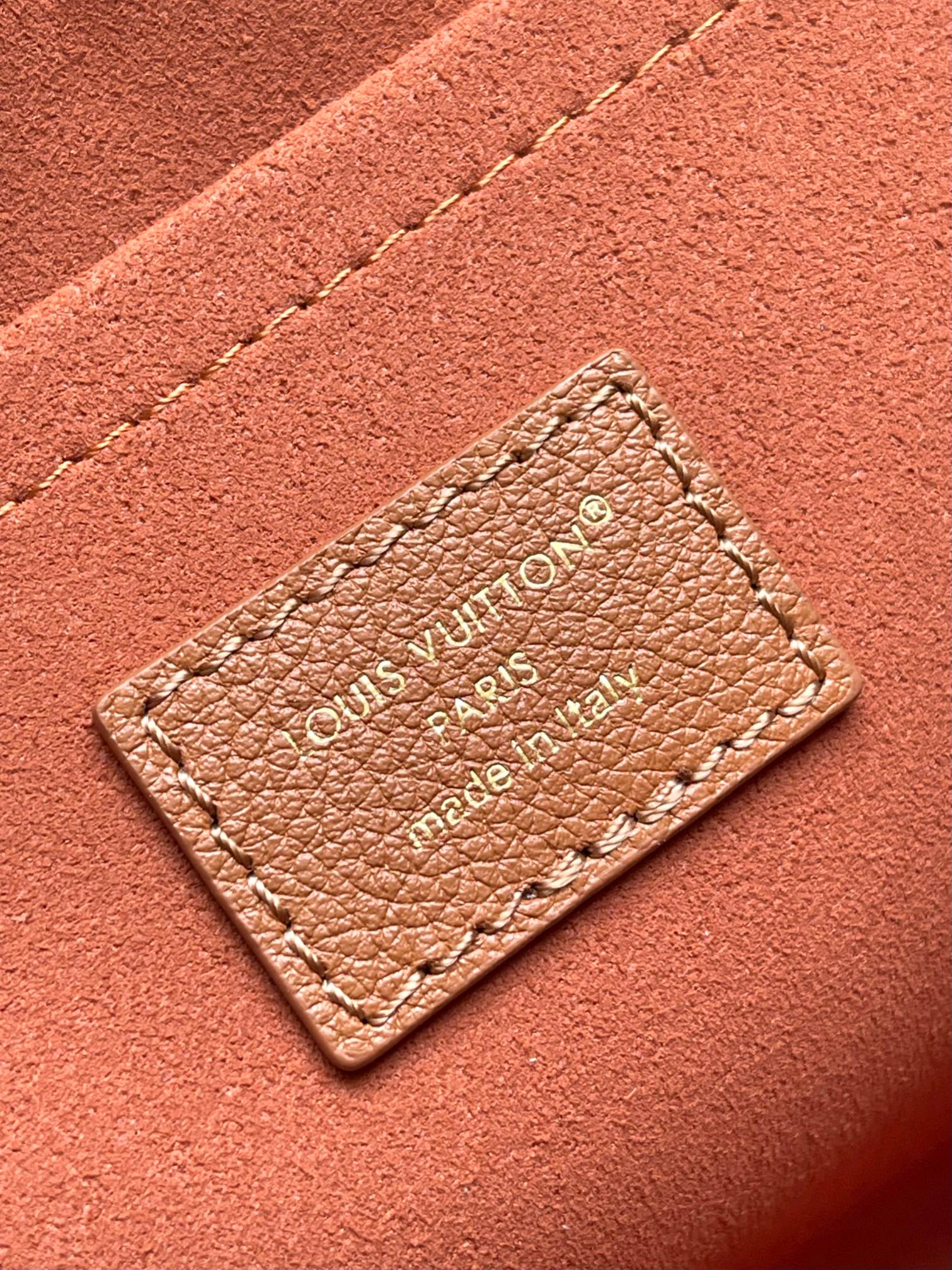 Louis Vuitton Basic Bag M-s