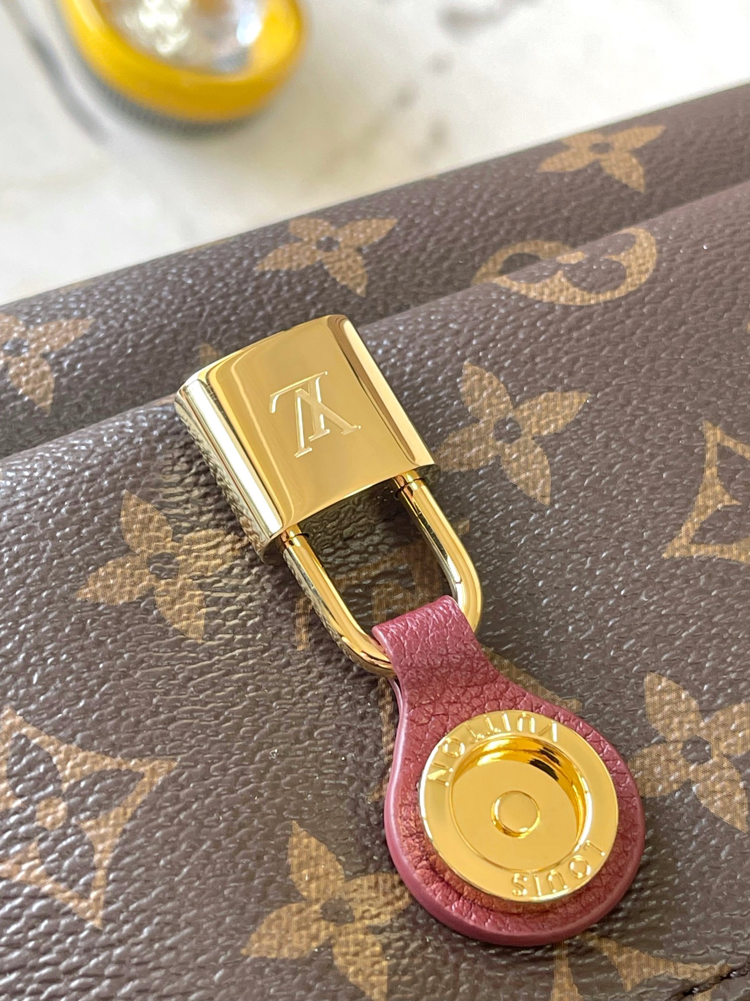 Louis Vuitton Basic Bag M-s