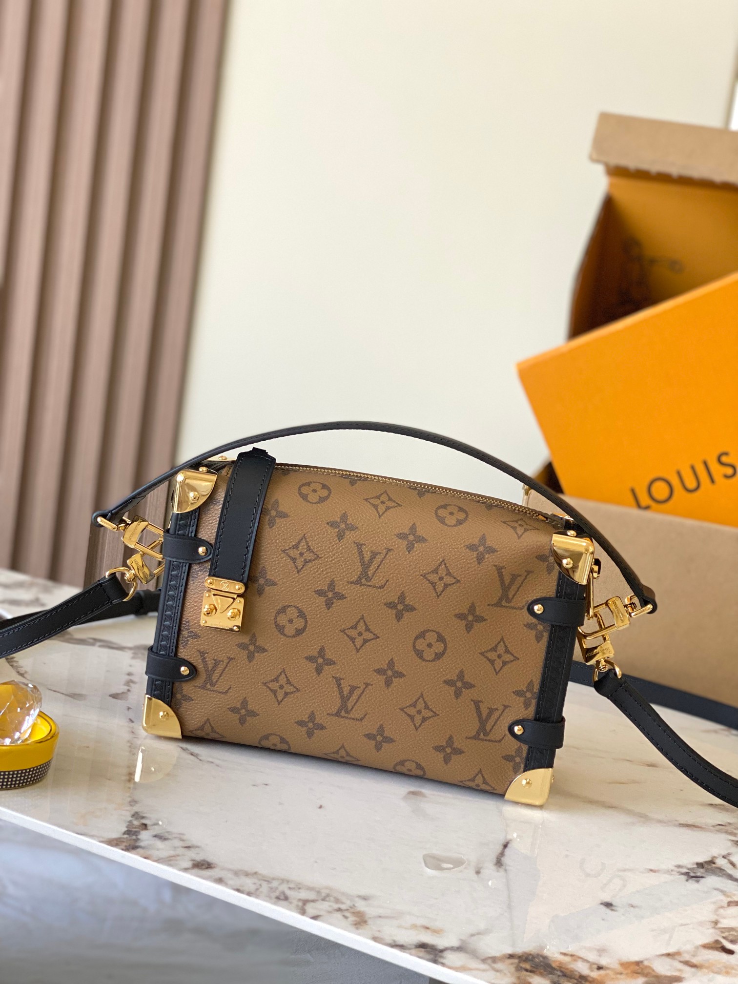 Louis Vuitton Basic Bag M-l