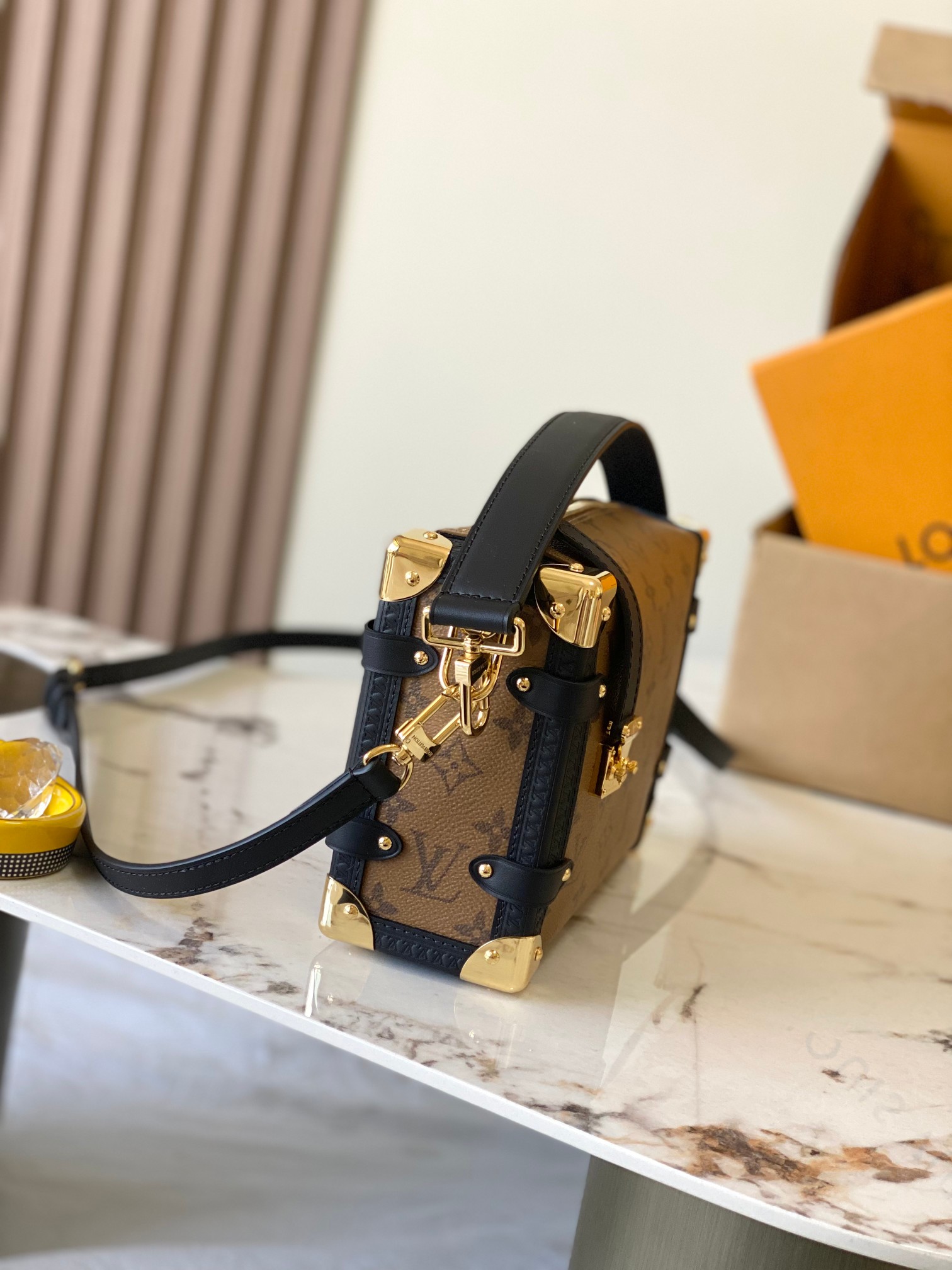 Louis Vuitton Basic Bag M-l