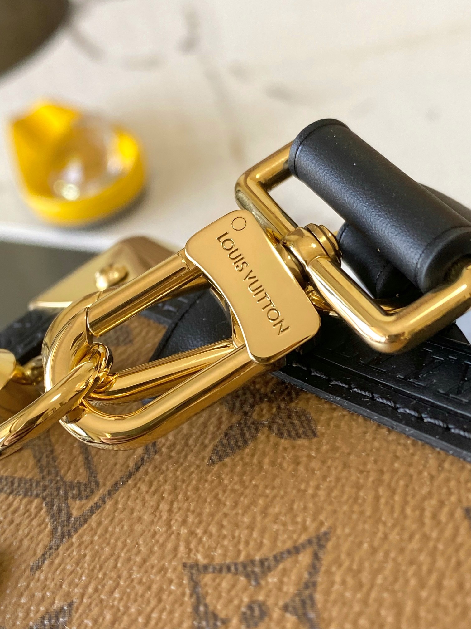 Louis Vuitton Basic Bag M-l