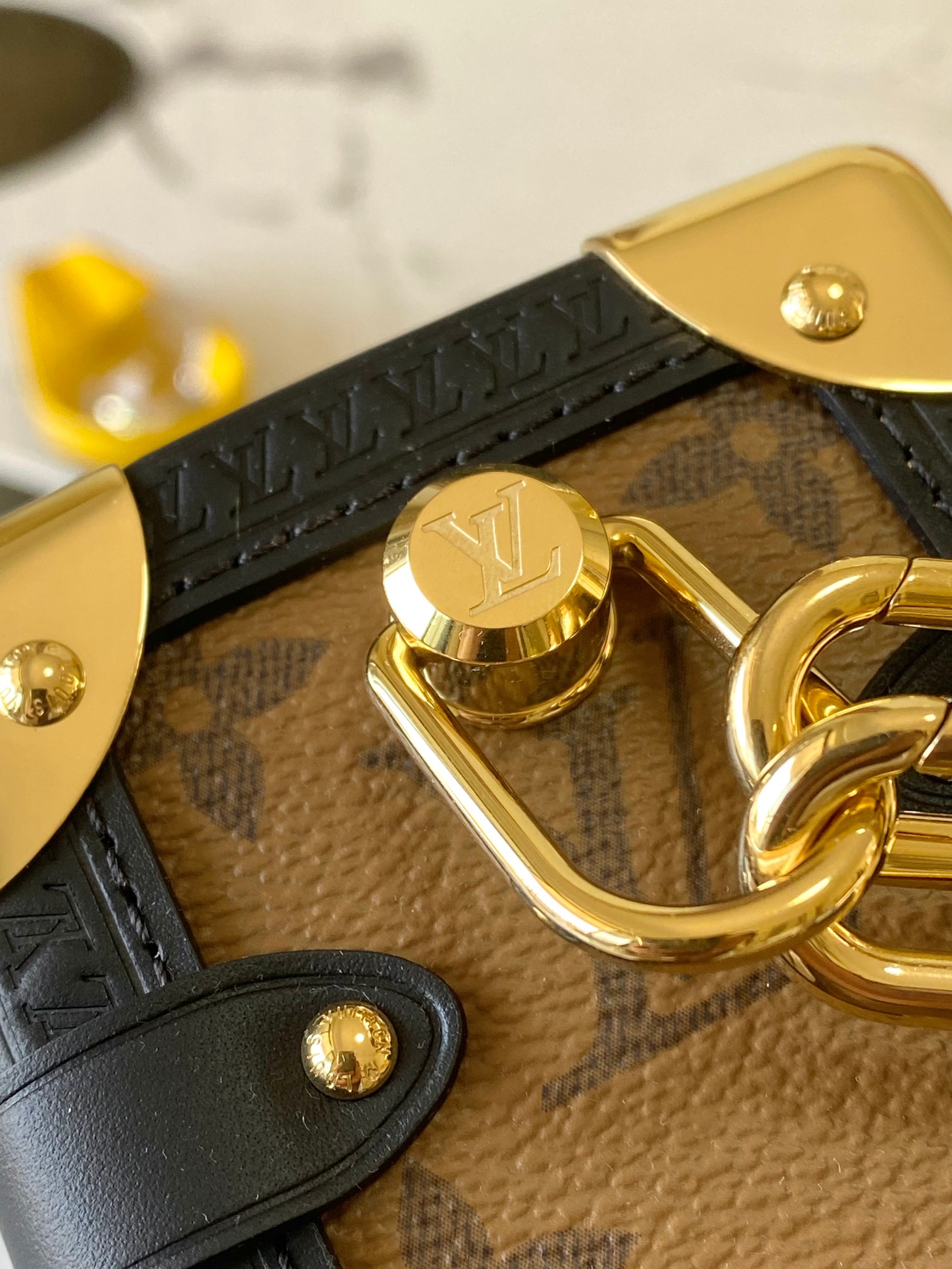 Louis Vuitton Basic Bag M-l