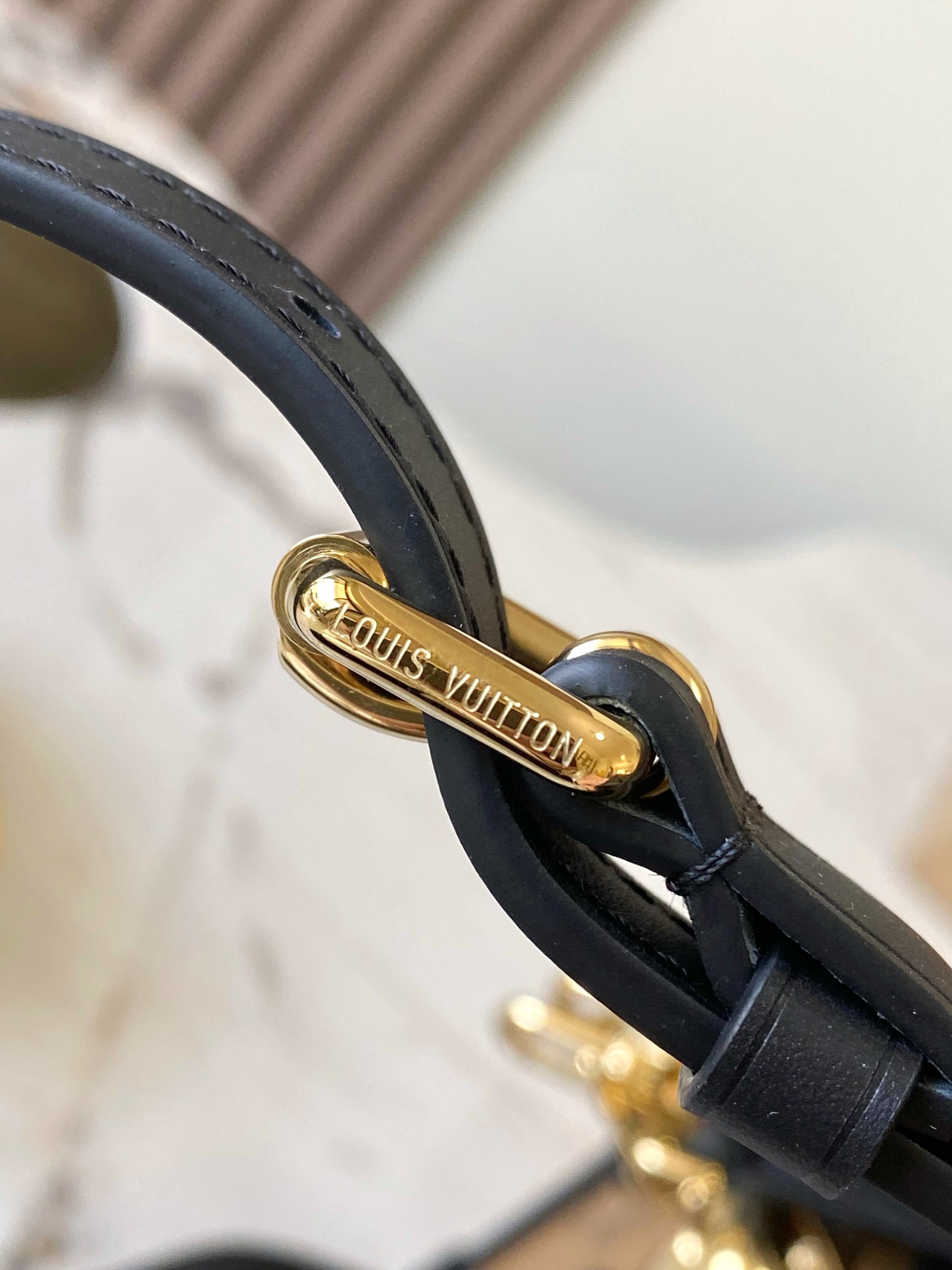 Louis Vuitton Basic Bag M-l