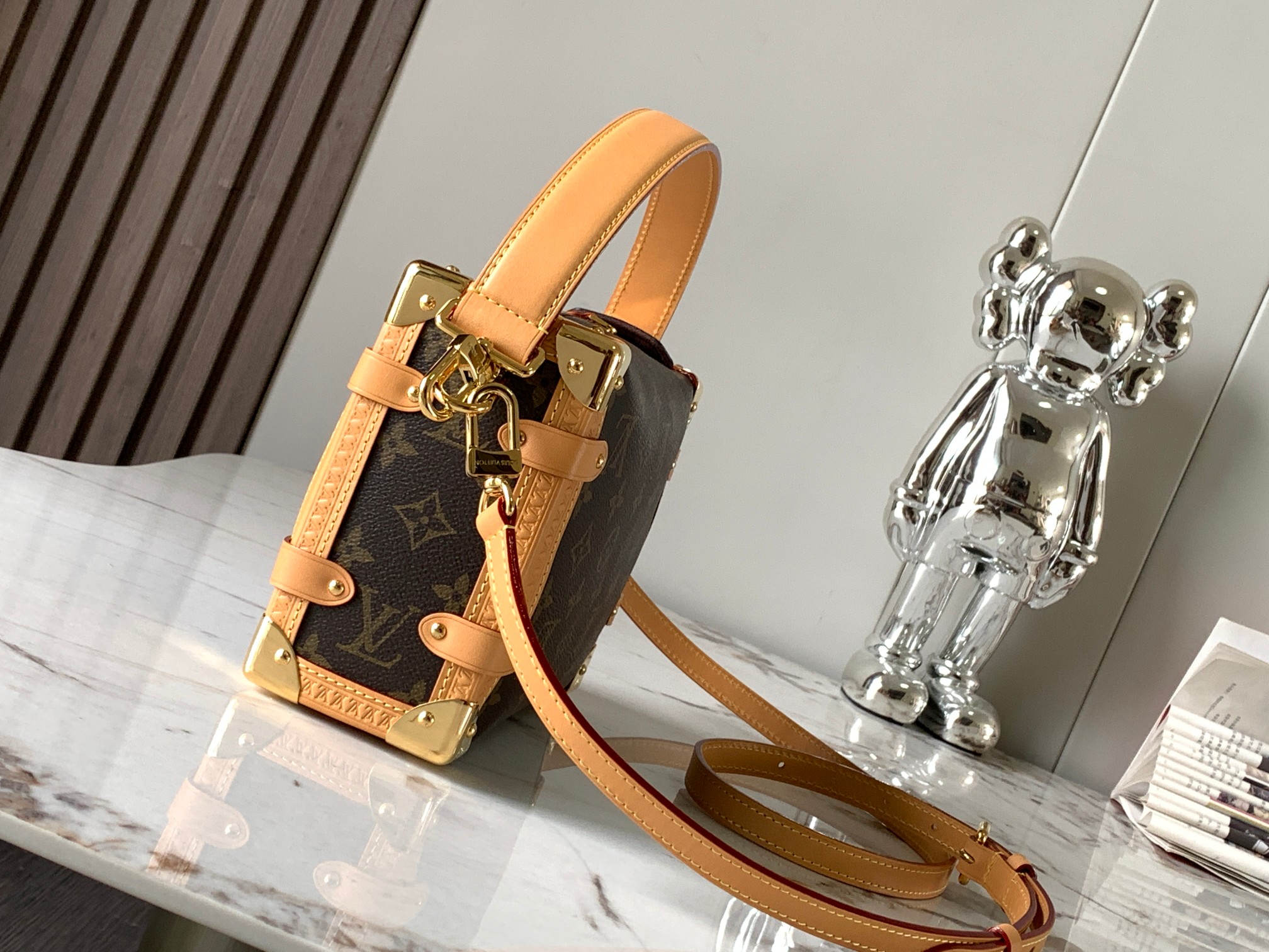 Louis Vuitton Basic Bag M-l