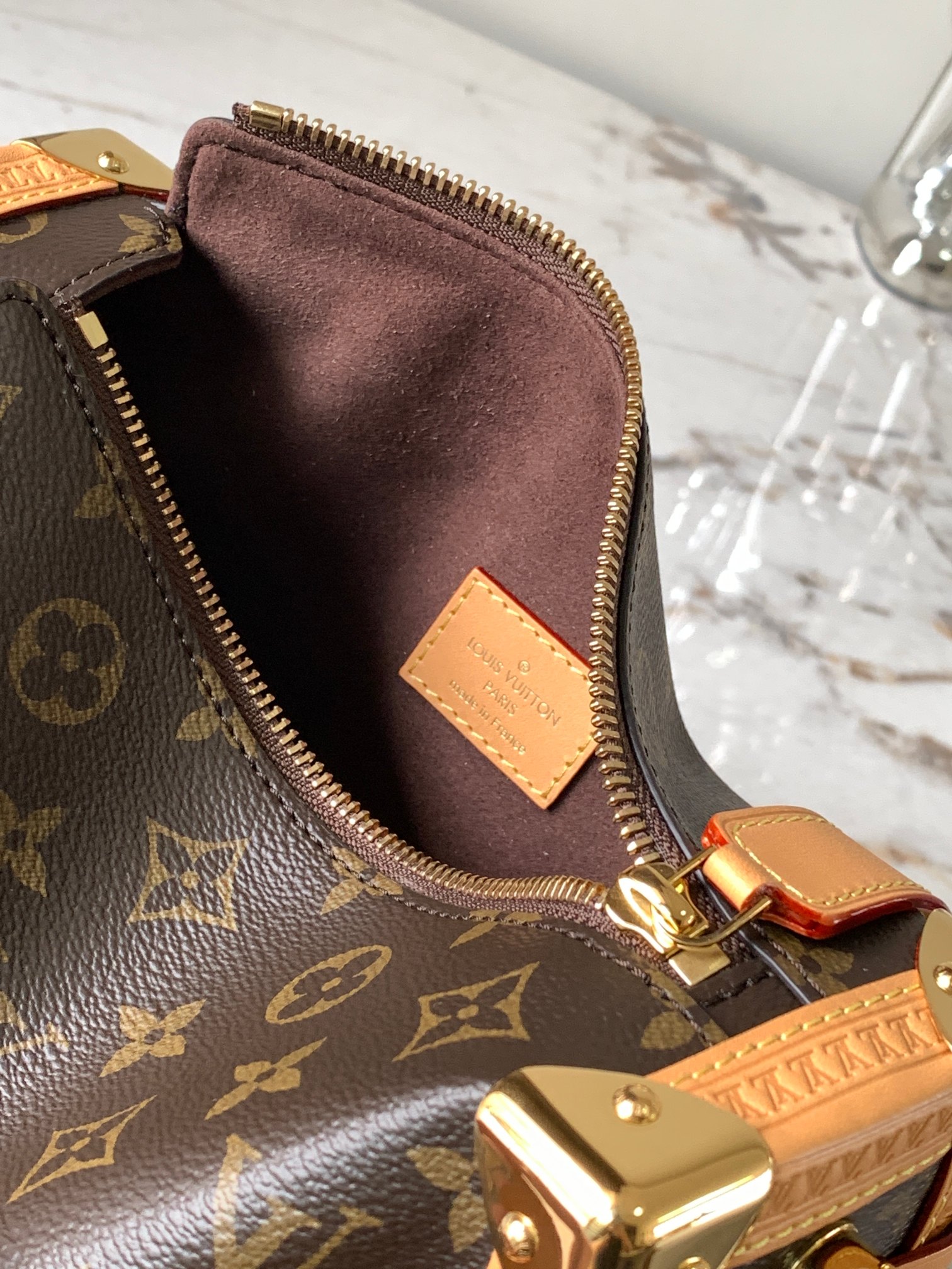 Louis Vuitton Basic Bag M-l