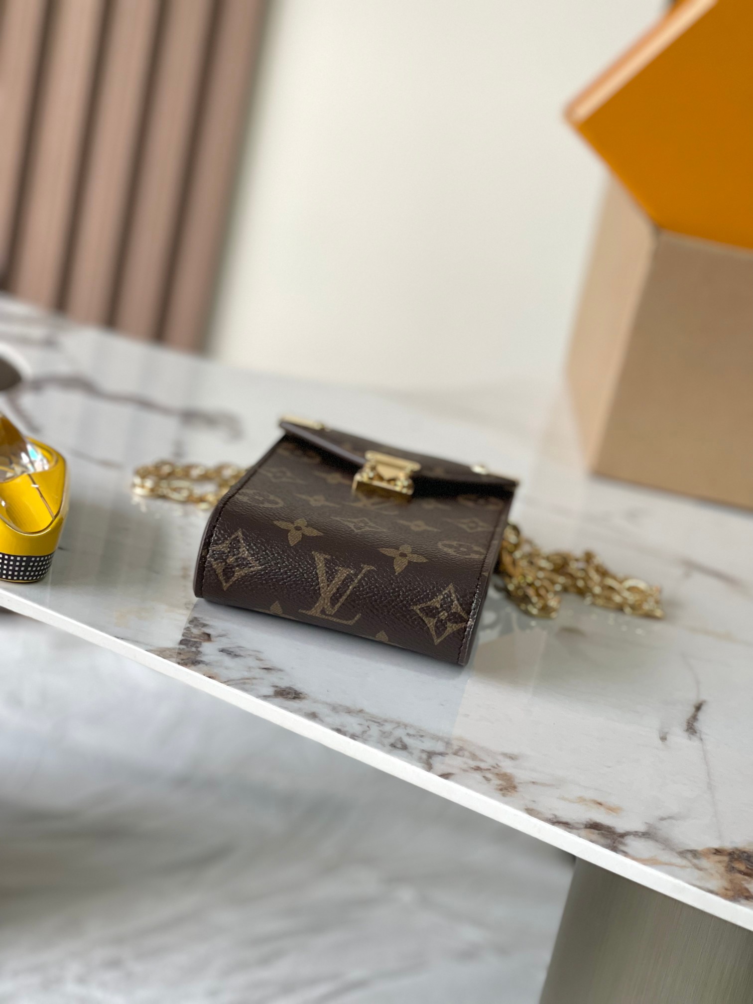 Louis Vuitton Basic Bag M-s