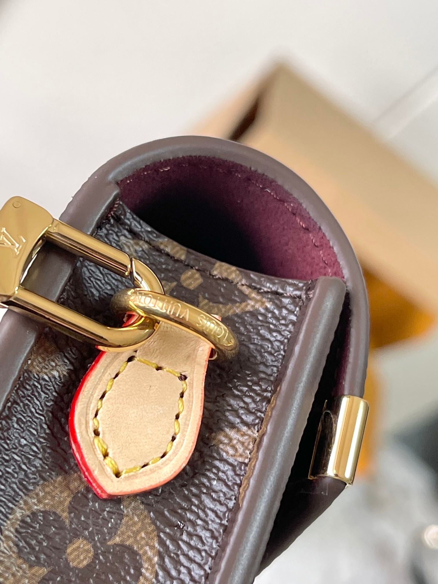 Louis Vuitton Basic Bag M-s