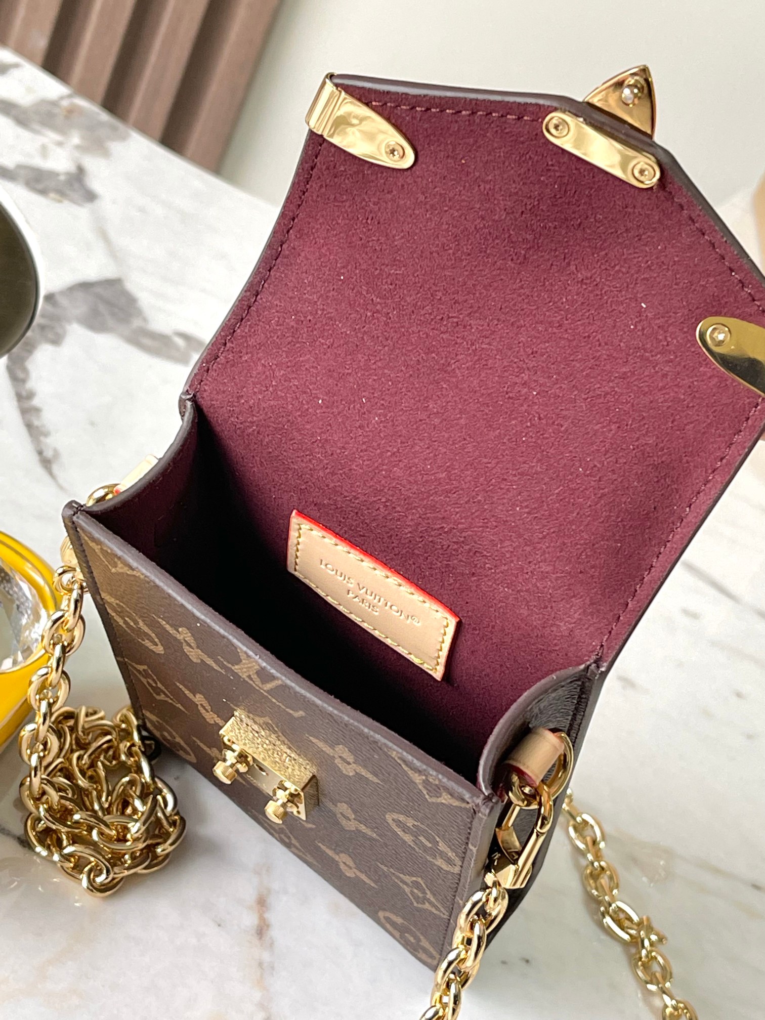 Louis Vuitton Basic Bag M-s