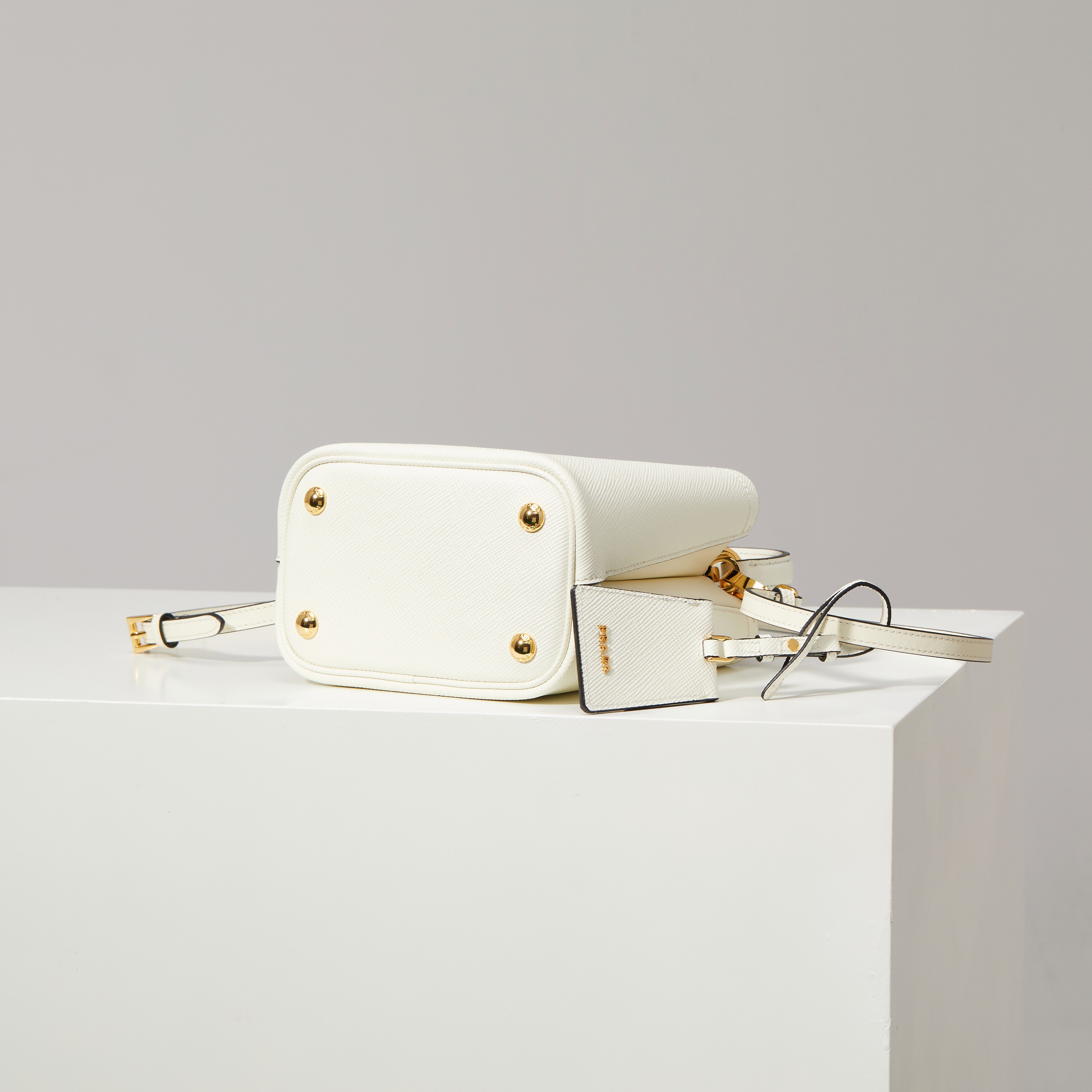 Prada Basic Bag Sheepskin White M-l-s