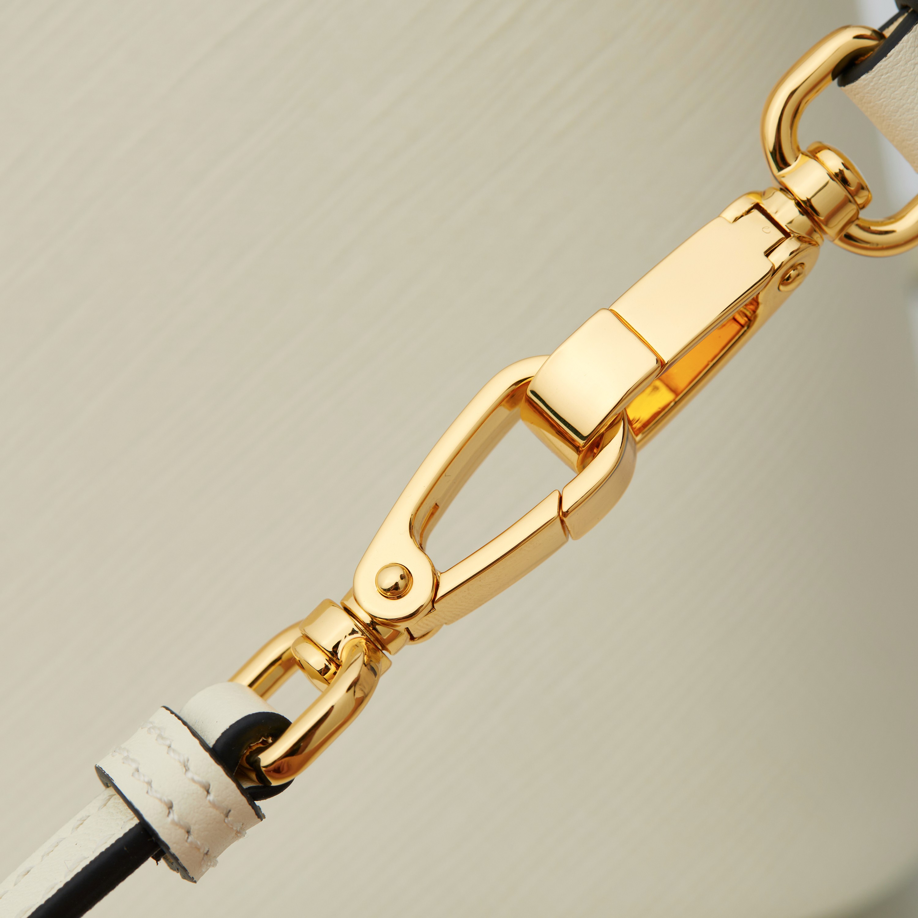 Prada Basic Bag Sheepskin White M-l-s