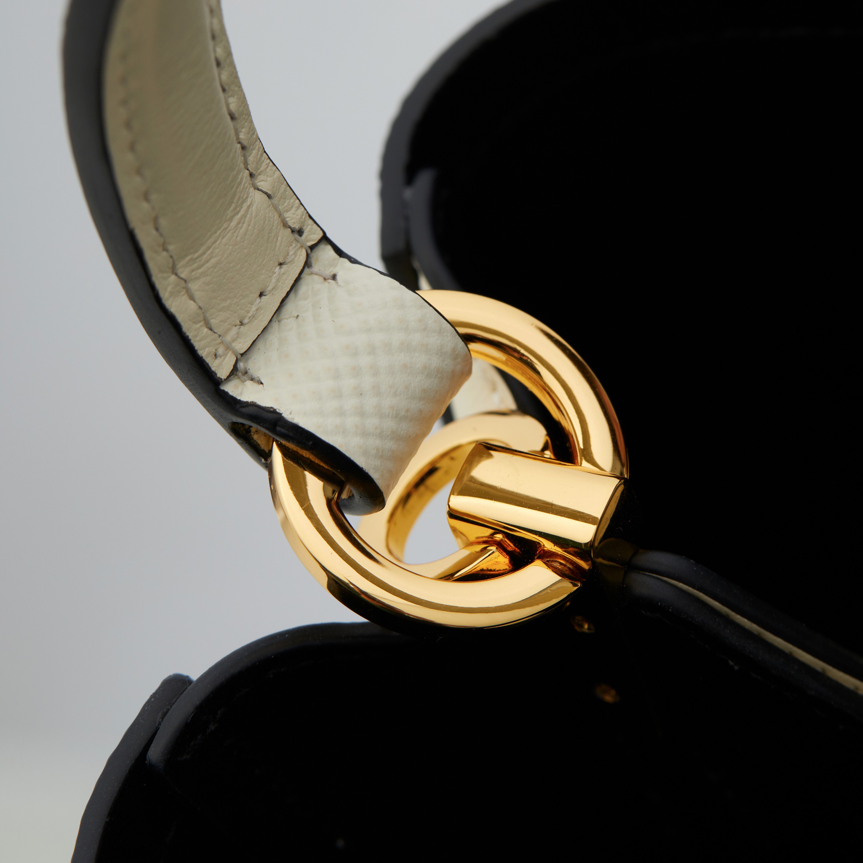 Prada Basic Bag Sheepskin White M-l-s