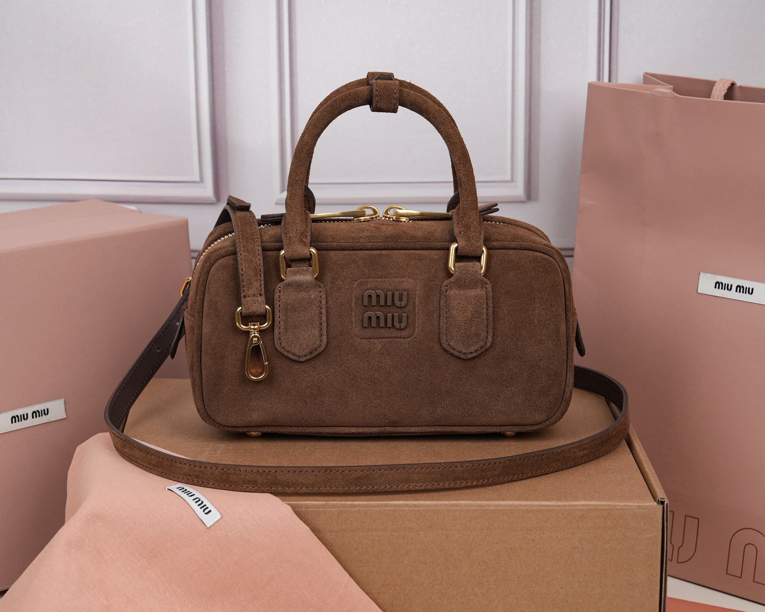 Prada Basic Bag M-l-s