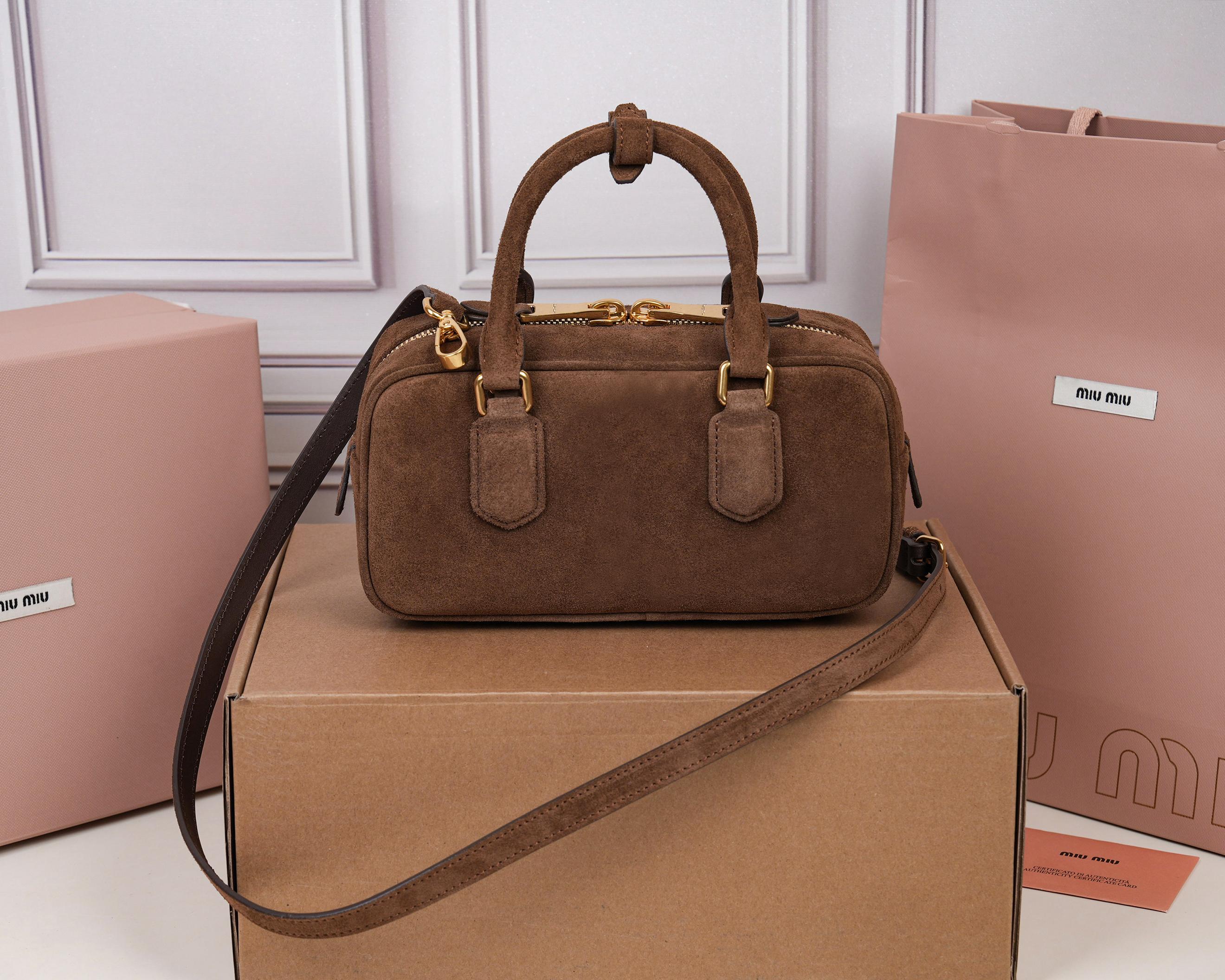 Prada Basic Bag M-l-s