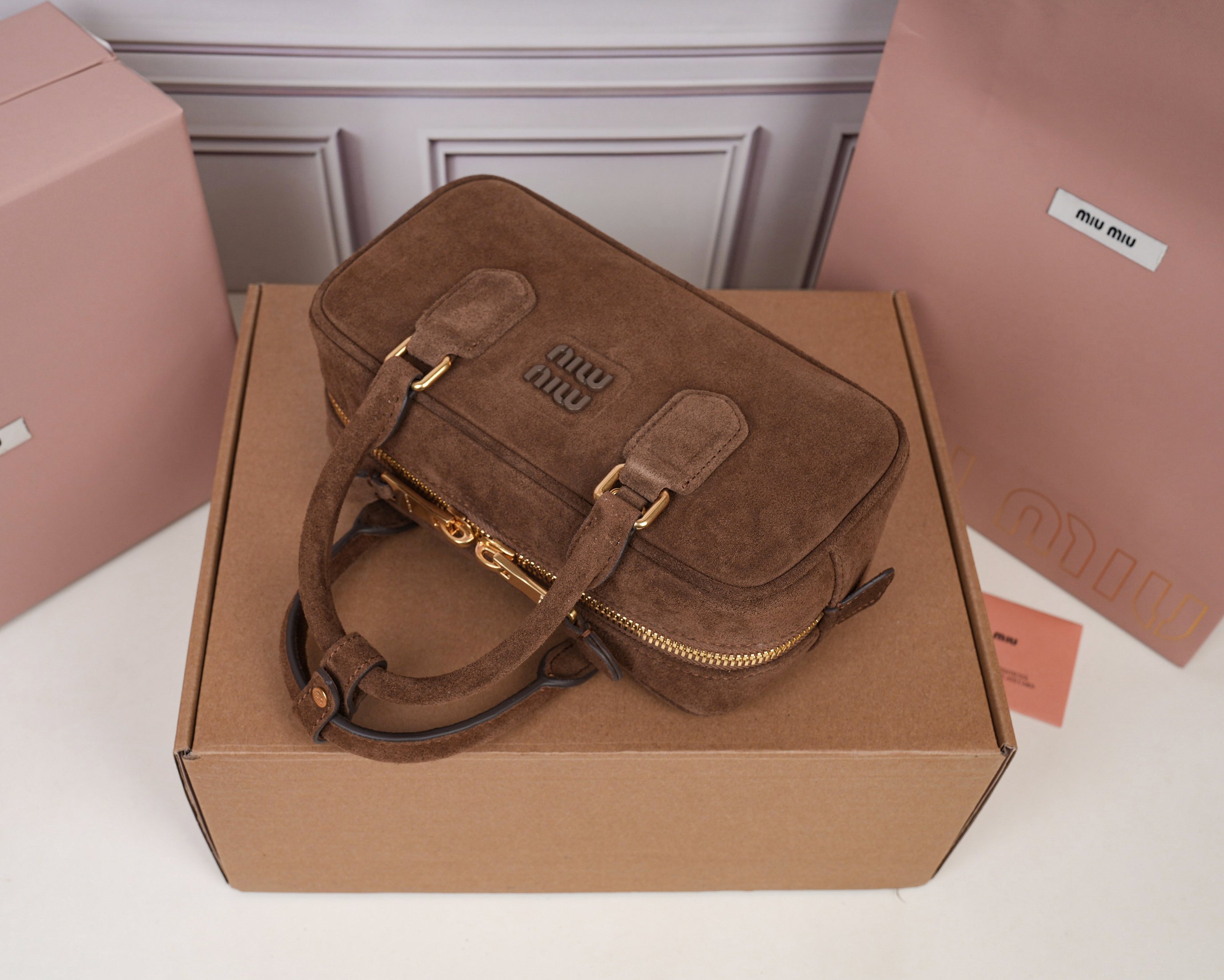 Prada Basic Bag M-l-s