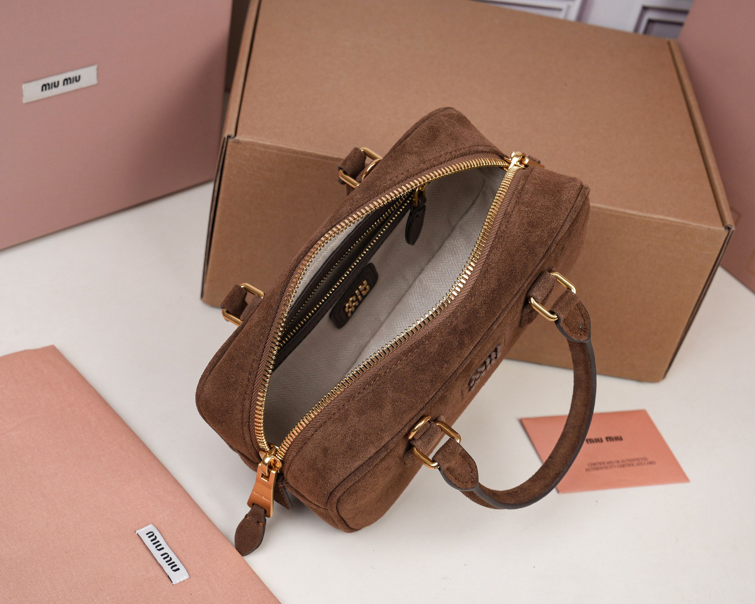 Prada Basic Bag M-l-s