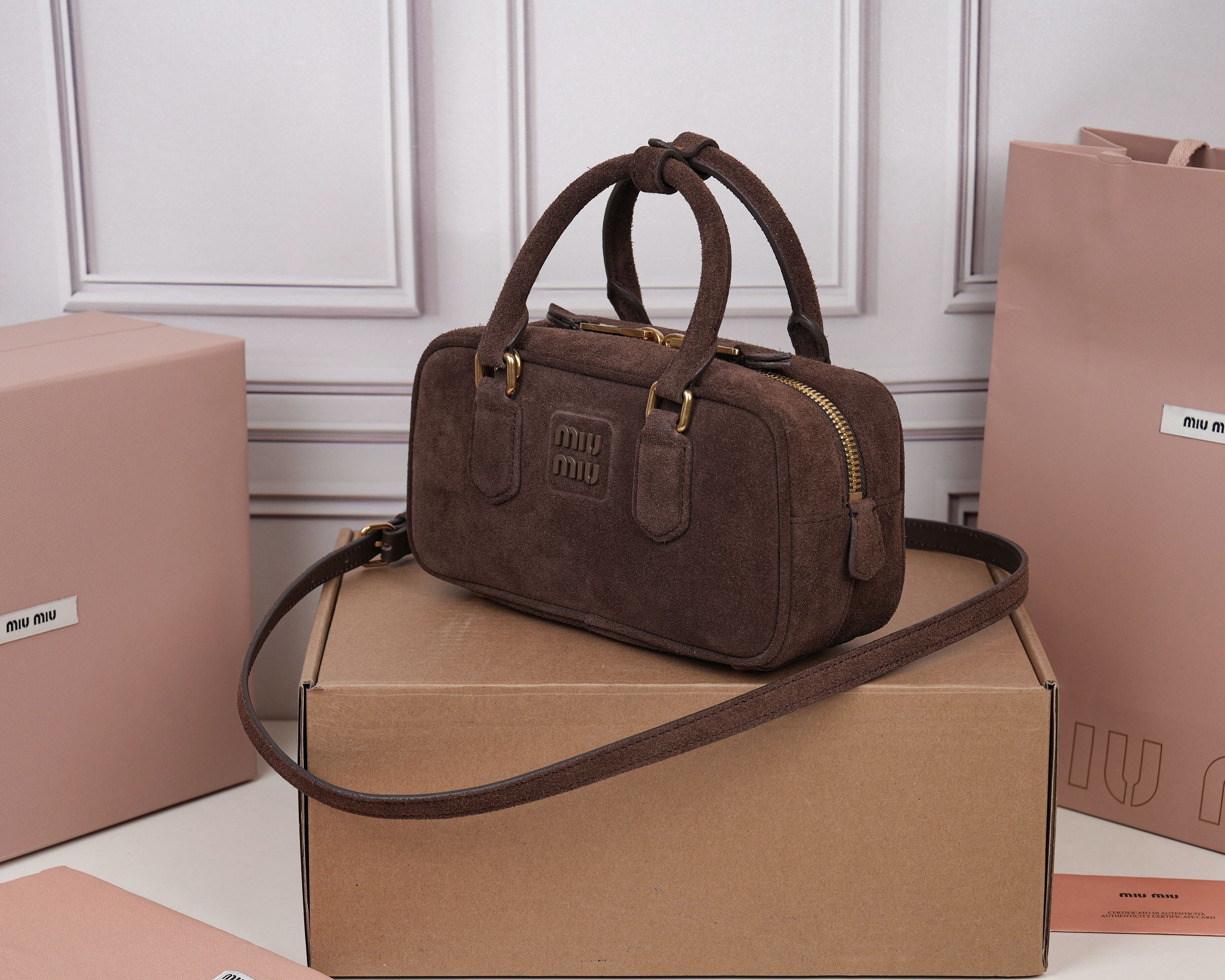 Prada Basic Bag M-l-s