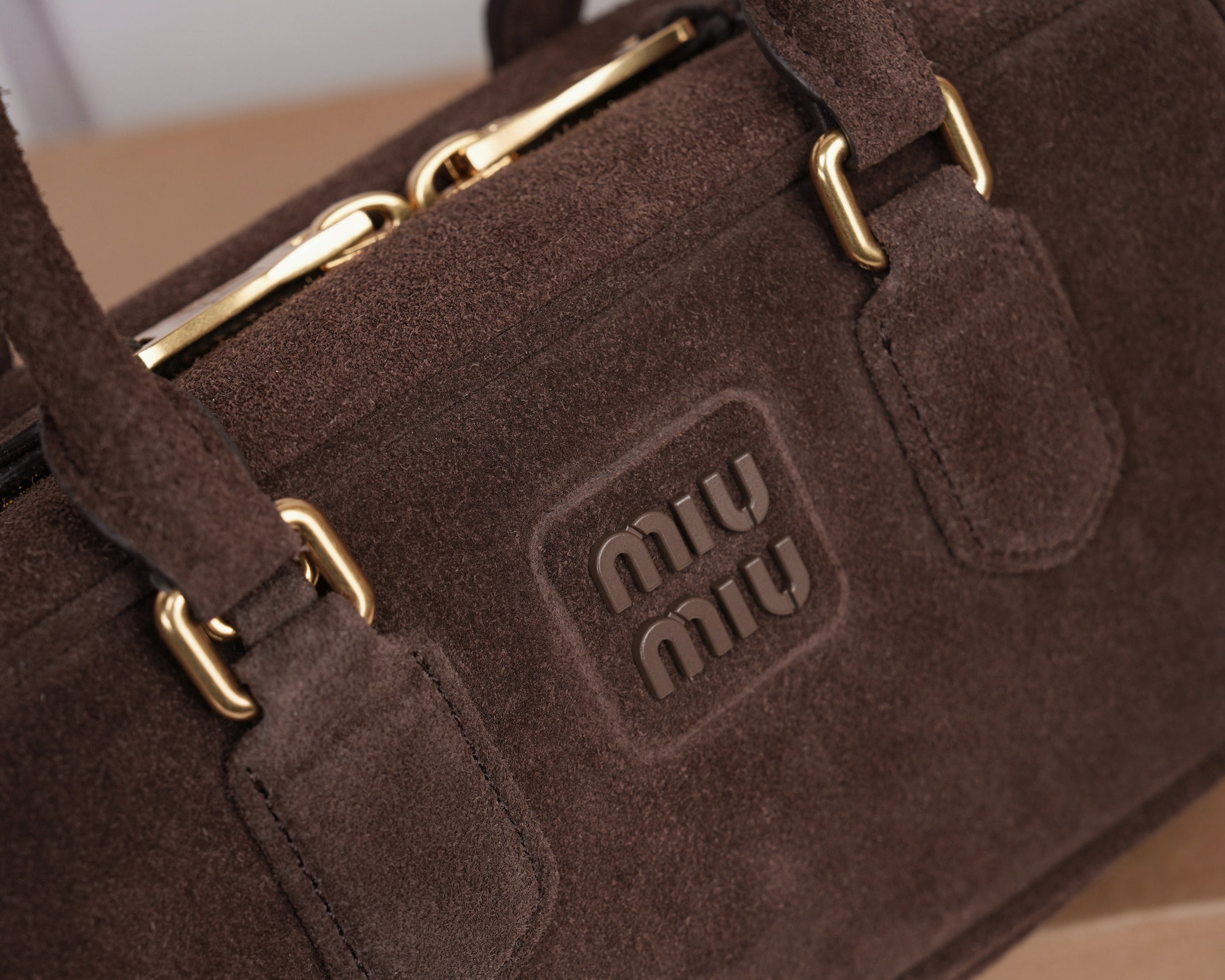 Prada Basic Bag M-l-s