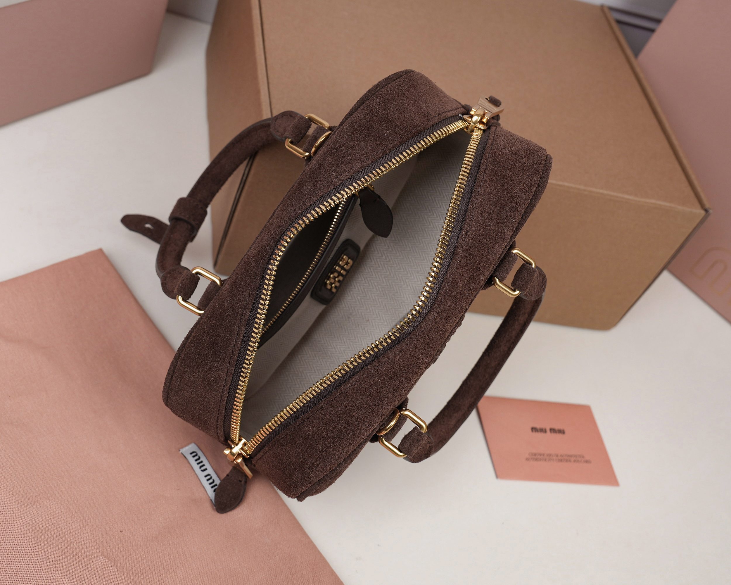 Prada Basic Bag M-l-s