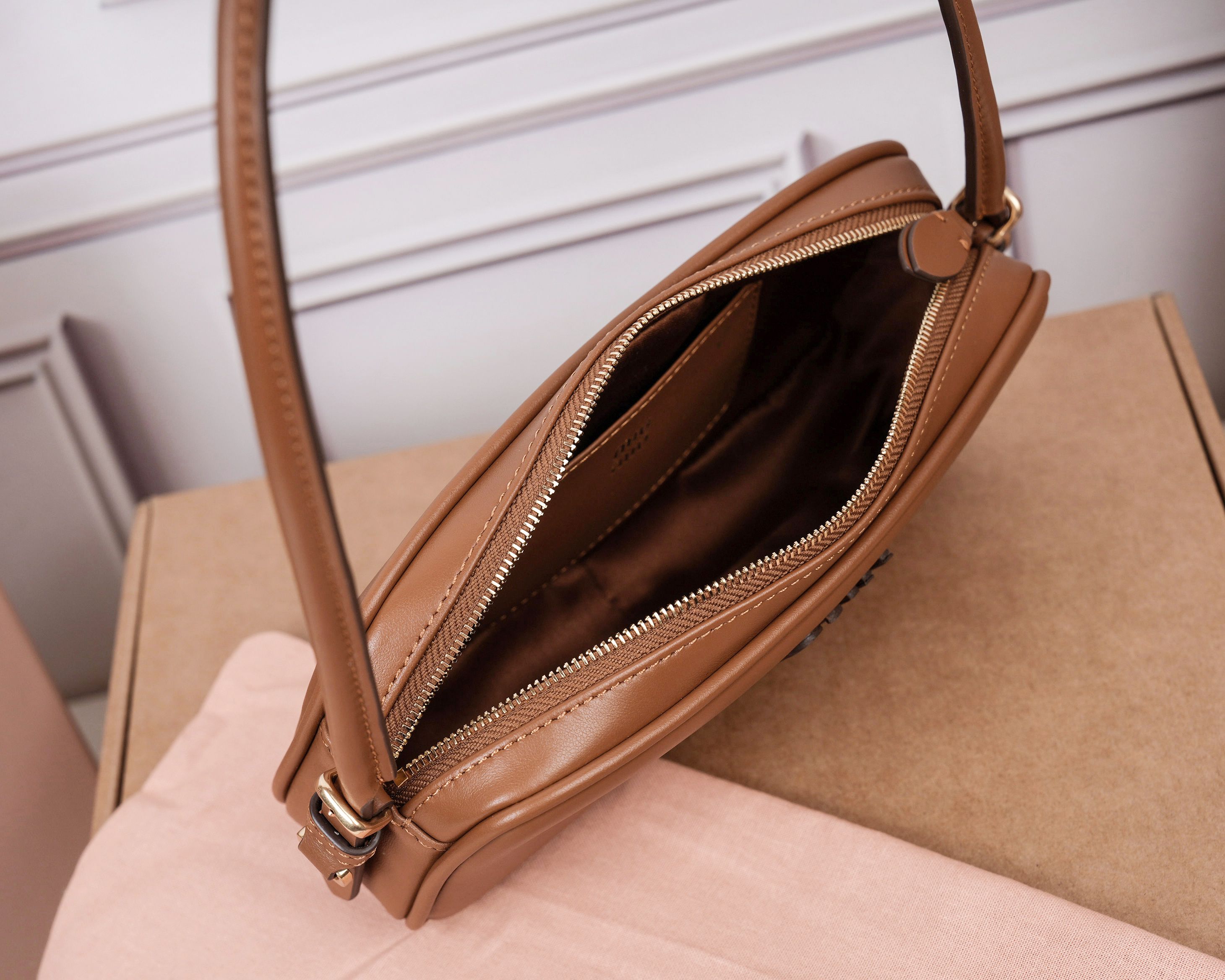 Prada Basic Bag Cow Leather M