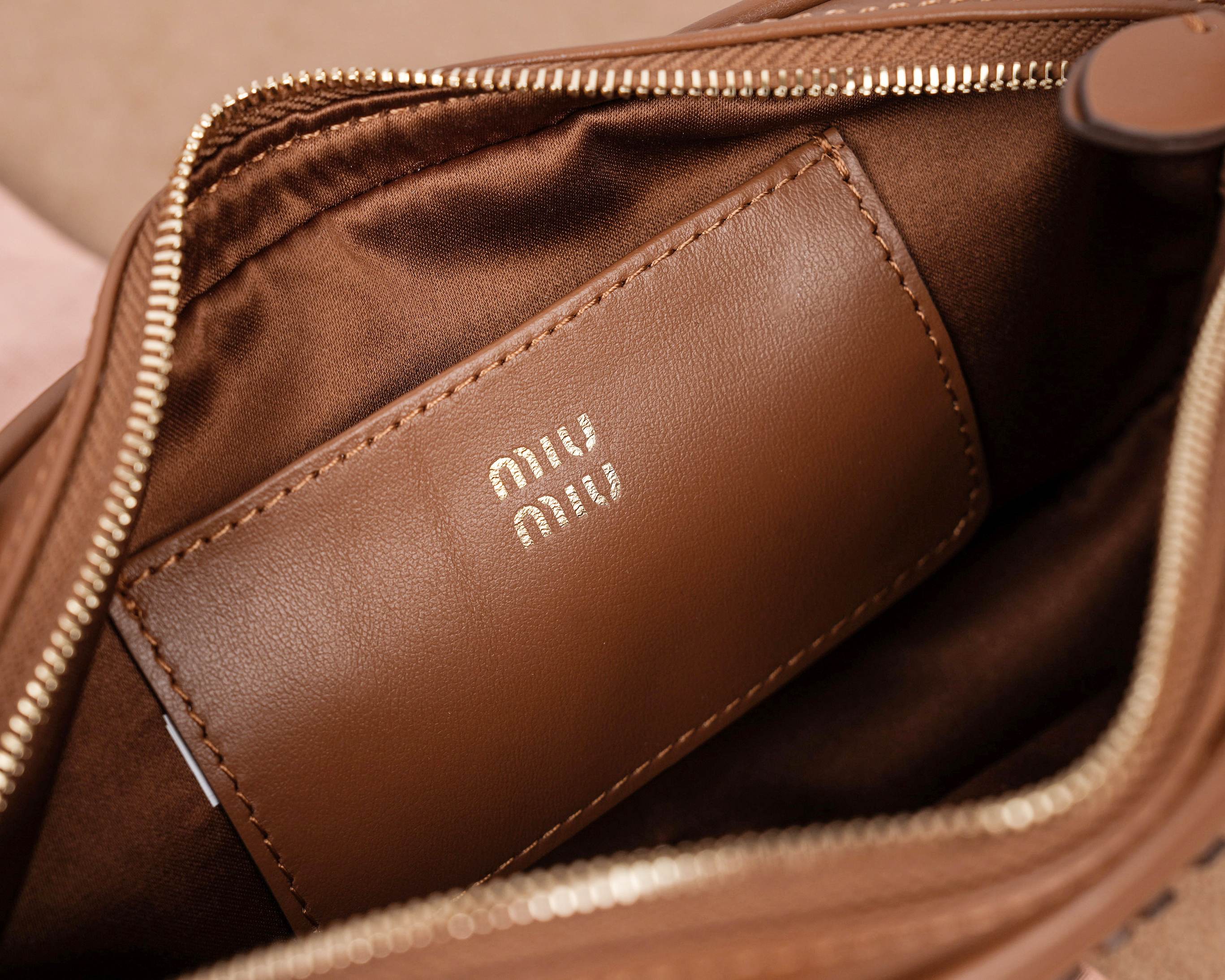 Prada Basic Bag Cow Leather M