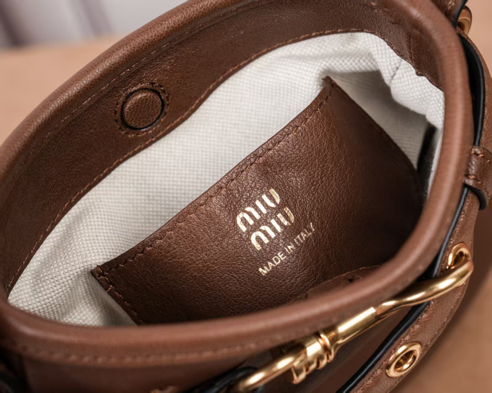 Prada Basic Bag Sheepskin M-s