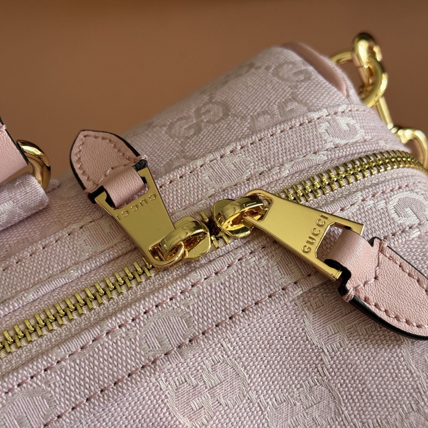 Gucci Basic Bag Canvas Gold