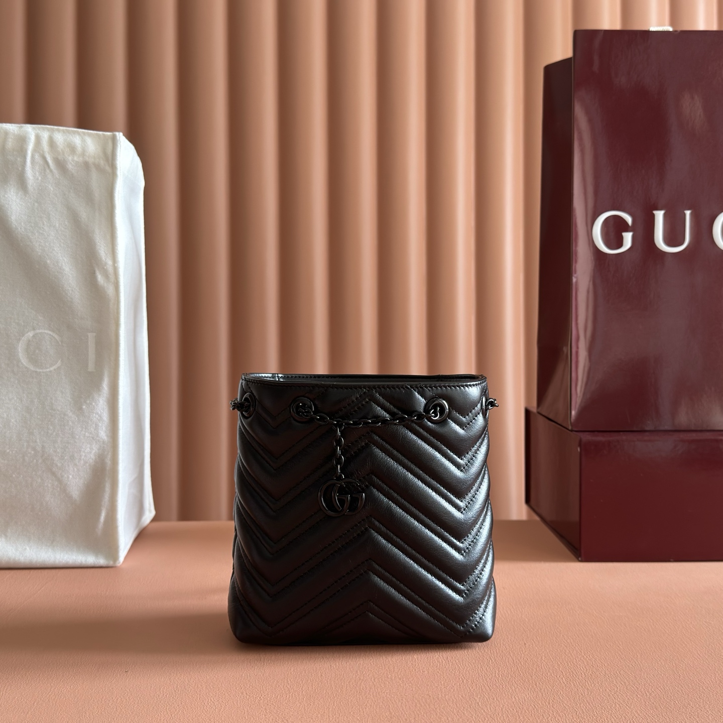 Gucci Bucket Bag Black M