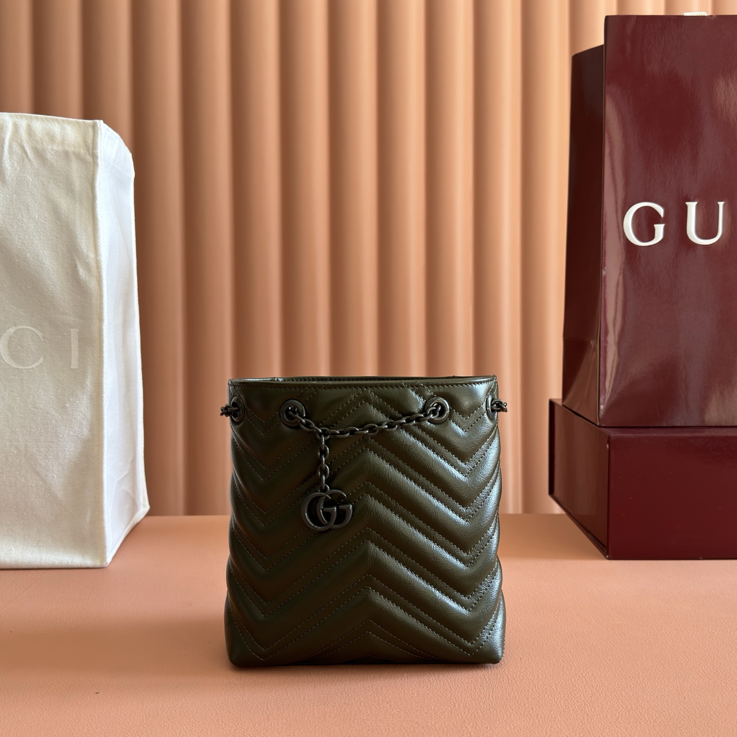 Gucci Bucket Bag Black M