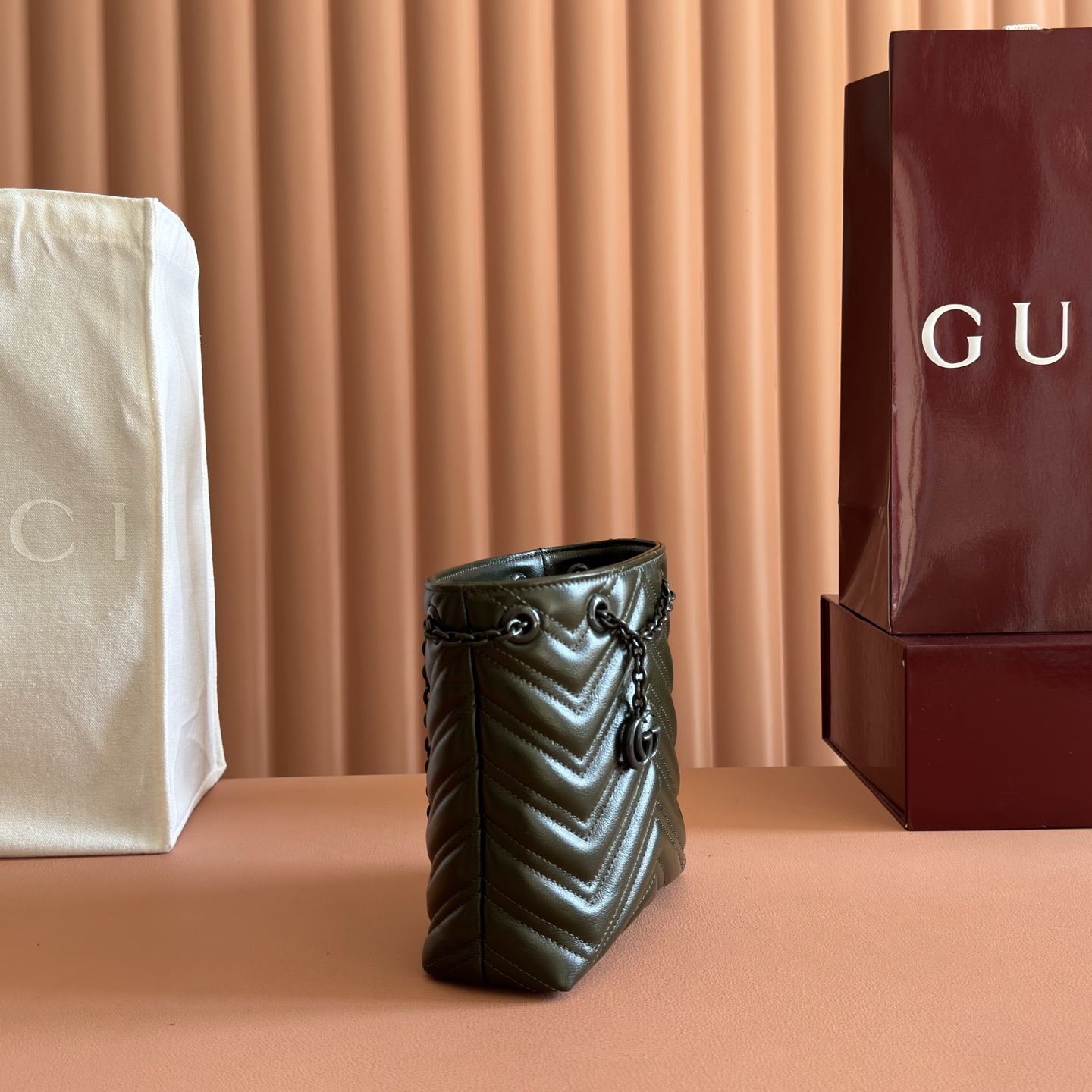 Gucci Bucket Bag Black M