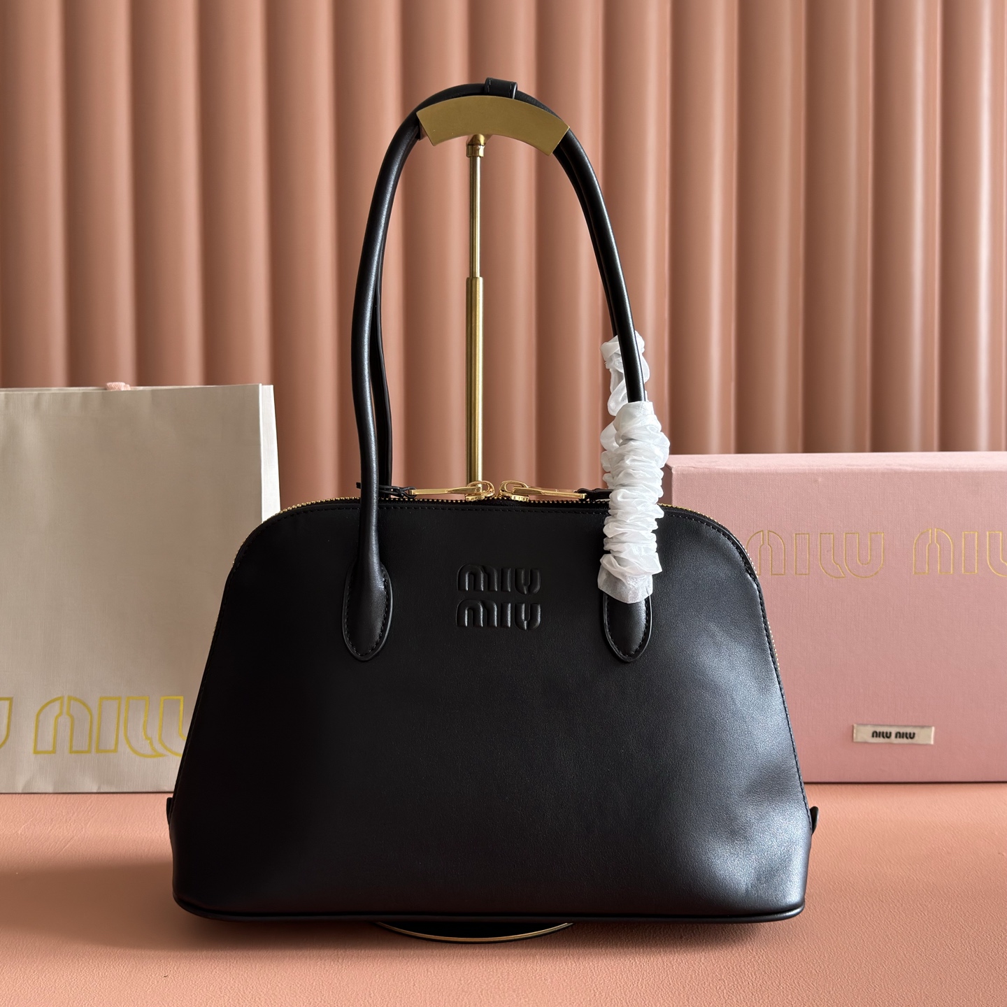 Miu Miu Basic Bag Cow Leather M