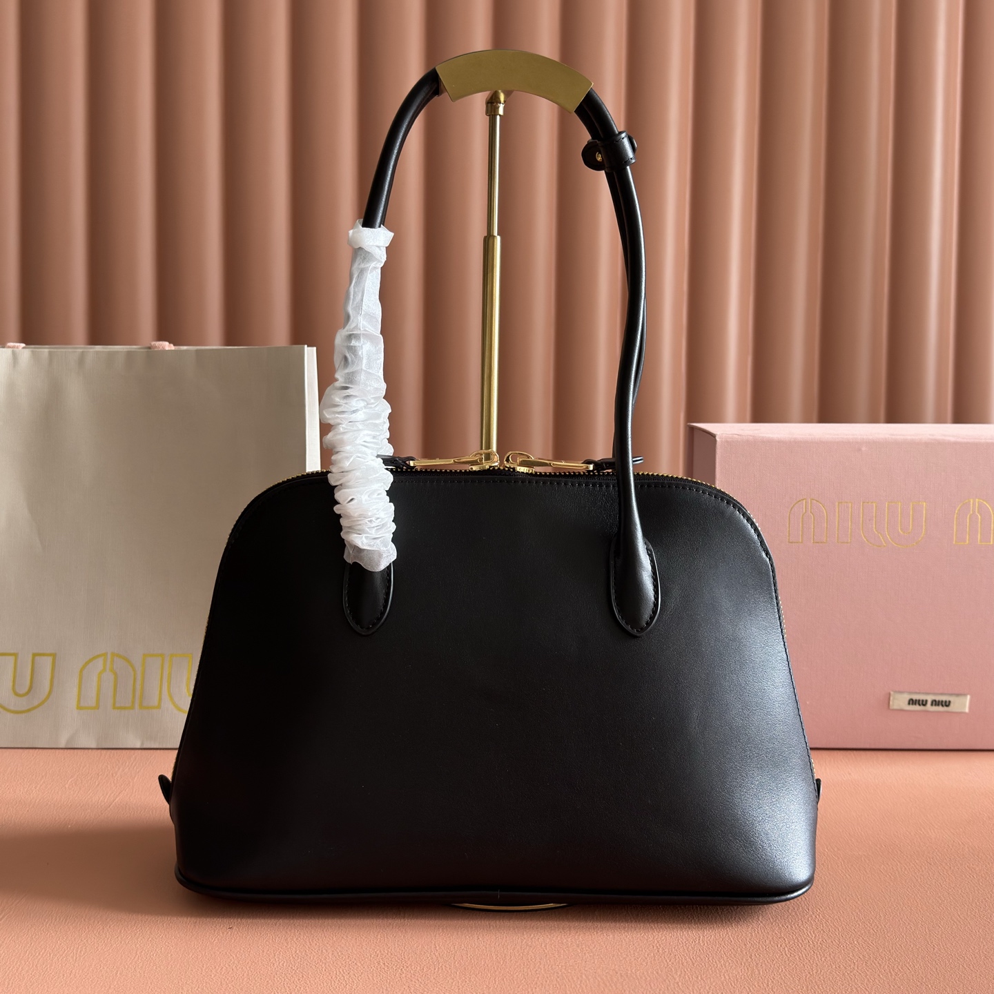 Miu Miu Basic Bag Cow Leather M