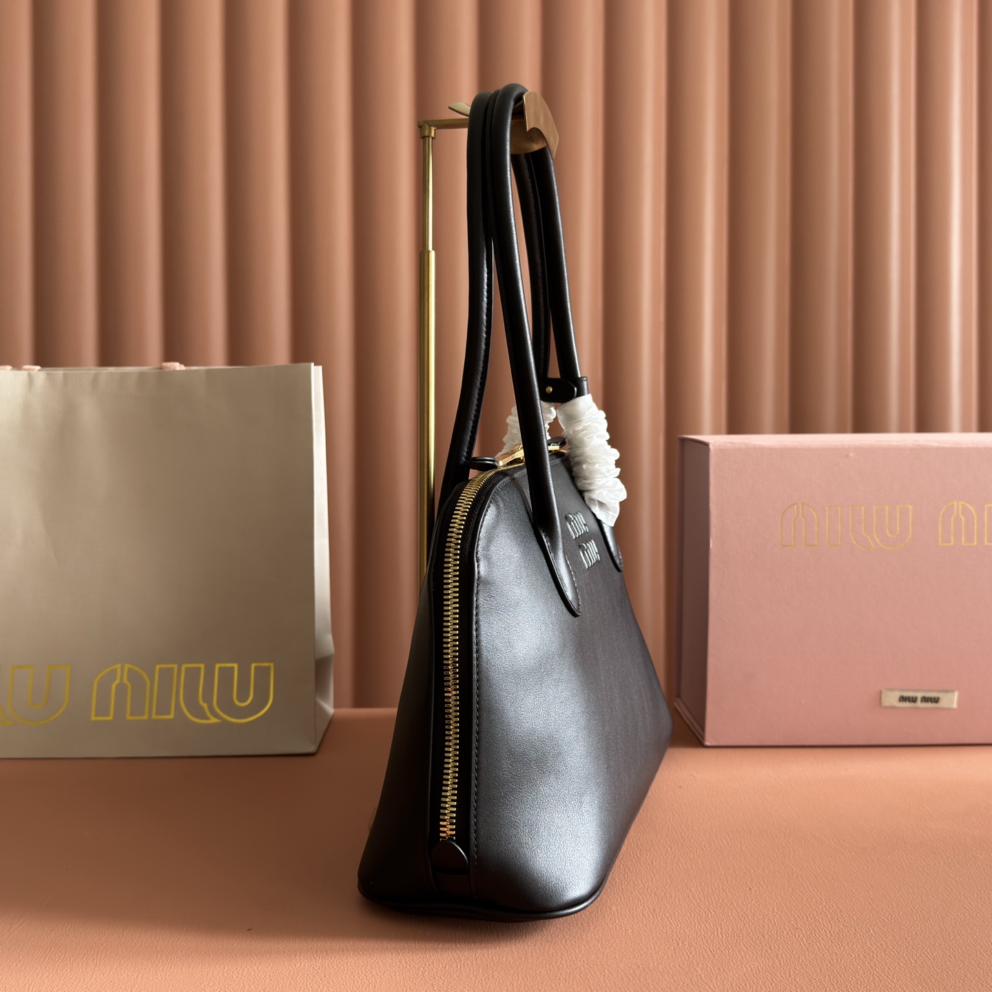 Miu Miu Basic Bag Cow Leather M