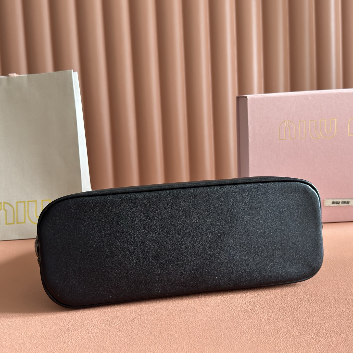 Miu Miu Basic Bag Cow Leather M