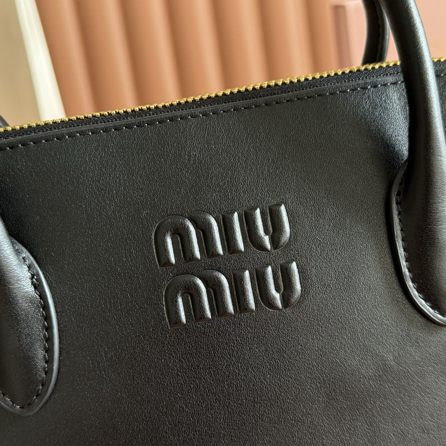 Miu Miu Basic Bag Cow Leather M