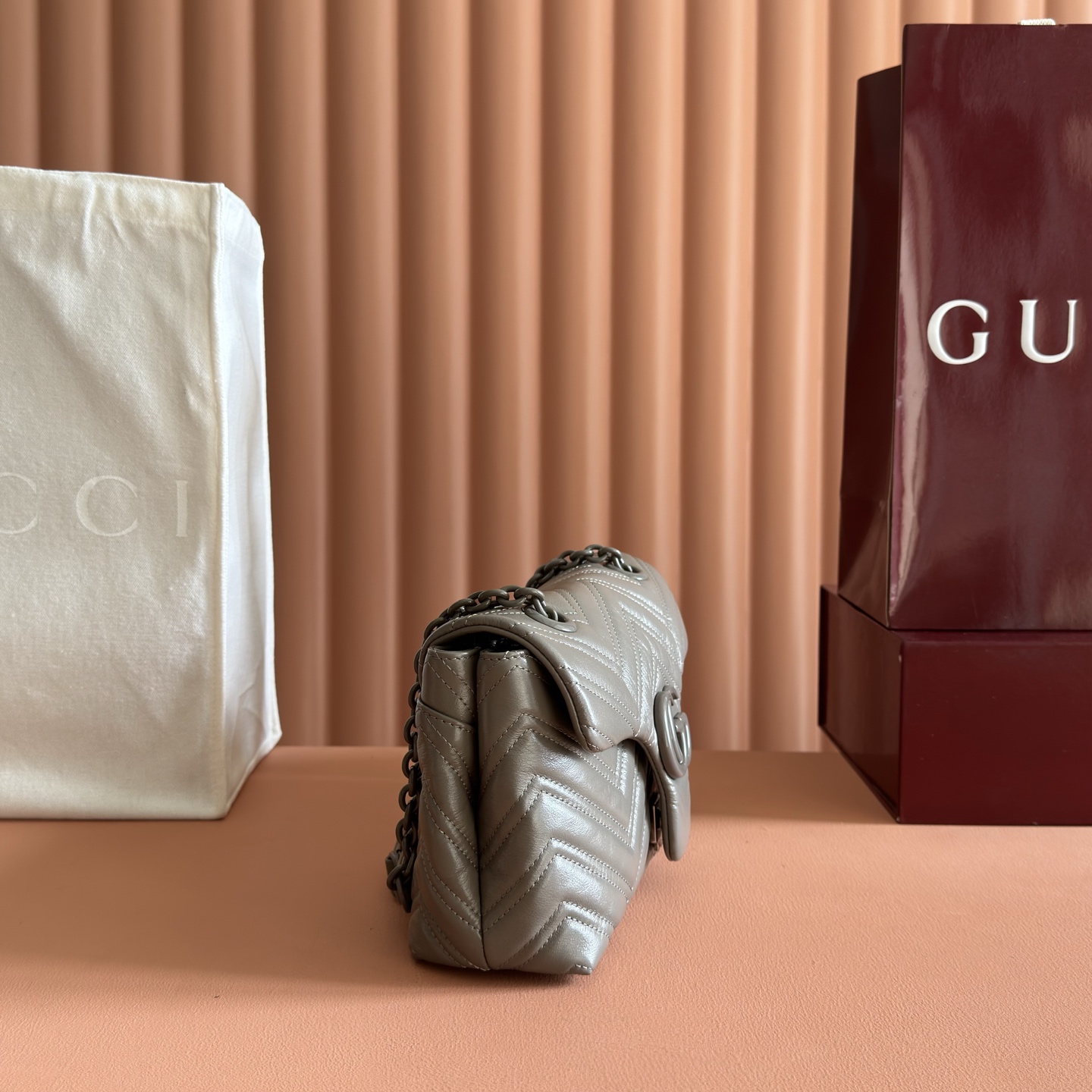 Gucci Basic Bag Cow Leather Black M