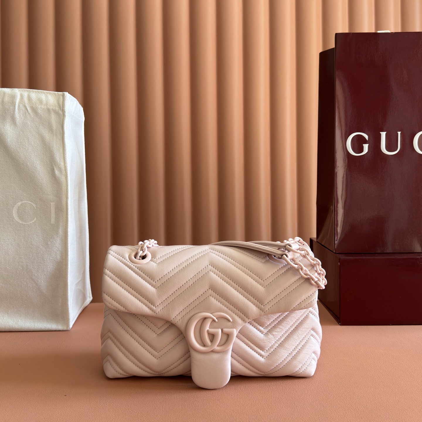 Gucci Basic Bag Cow Leather Black M