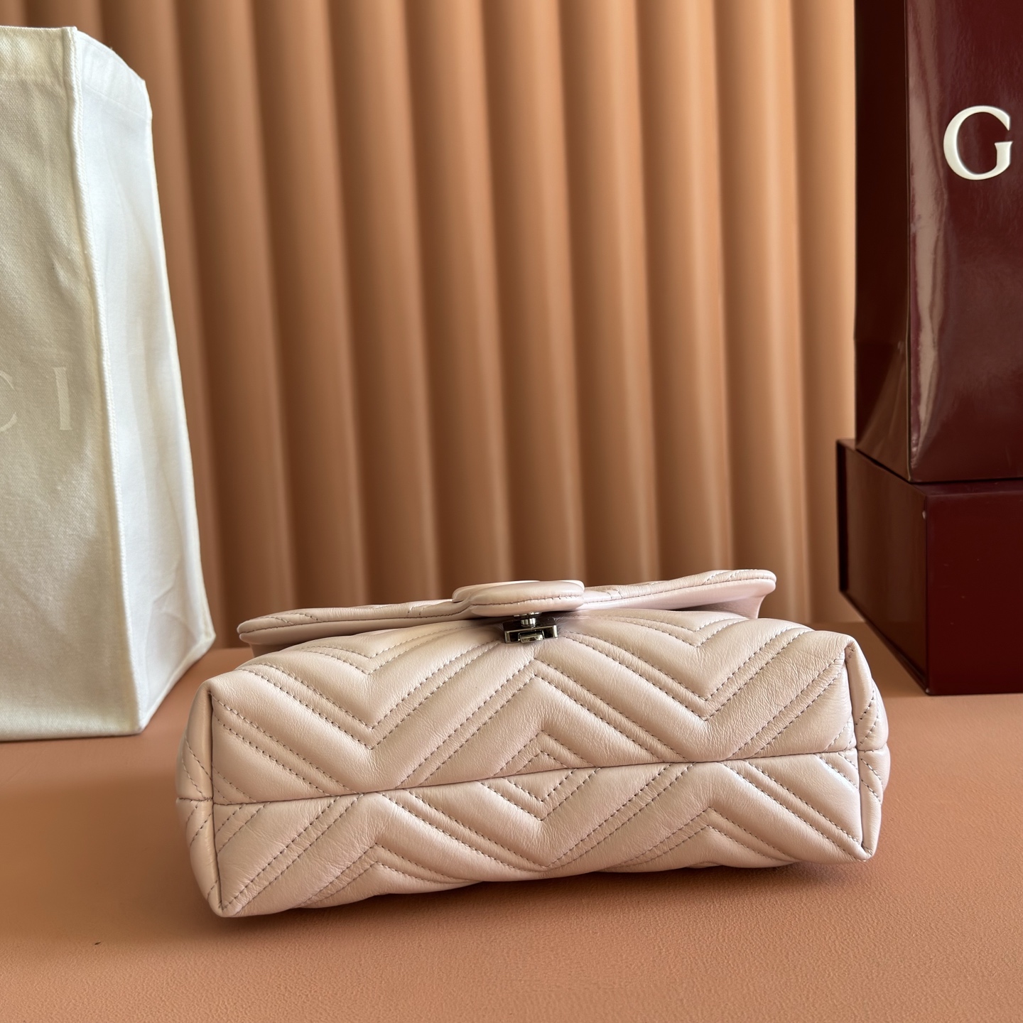 Gucci Basic Bag Cow Leather Black M