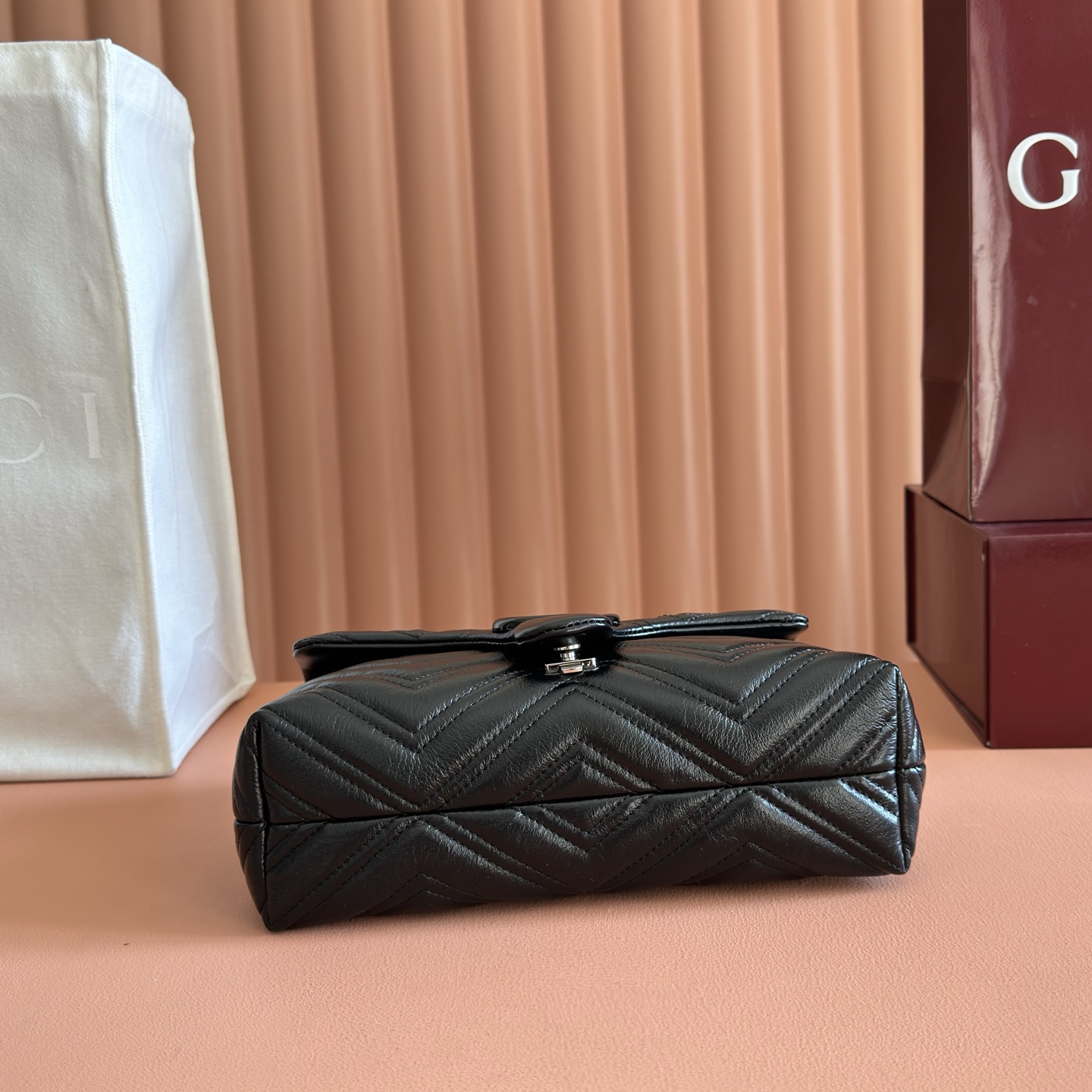 Gucci Basic Bag Cow Leather Black M