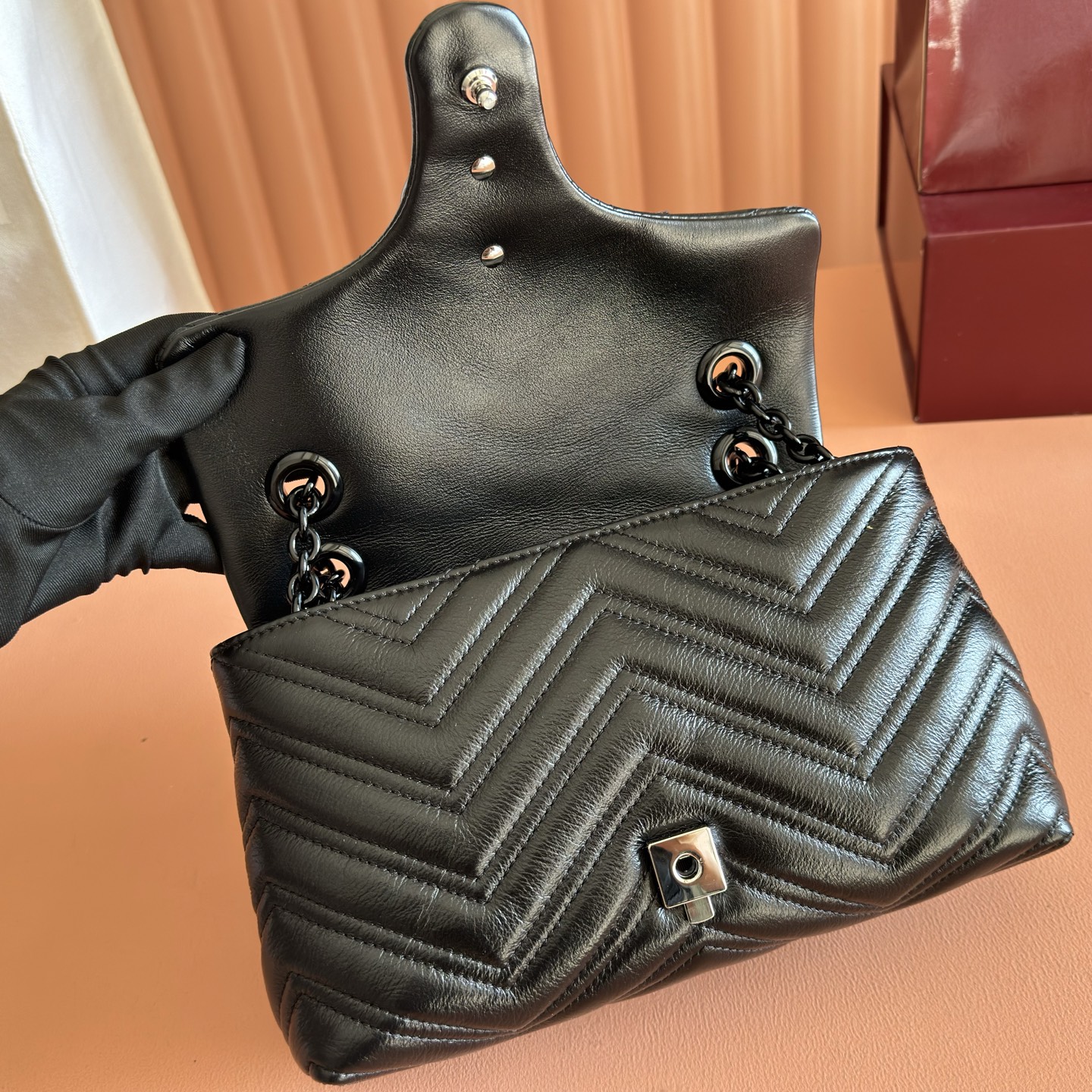 Gucci Basic Bag Cow Leather Black M