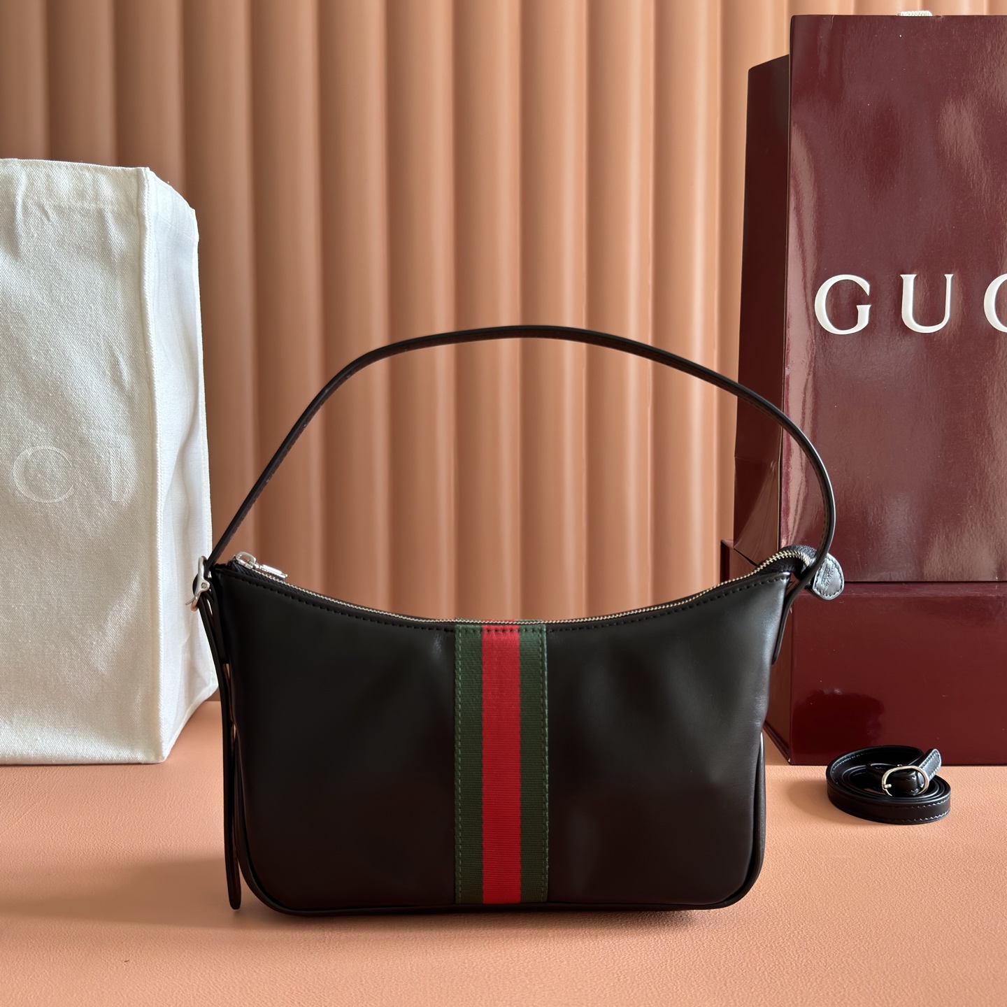 Gucci Basic Bag Black M