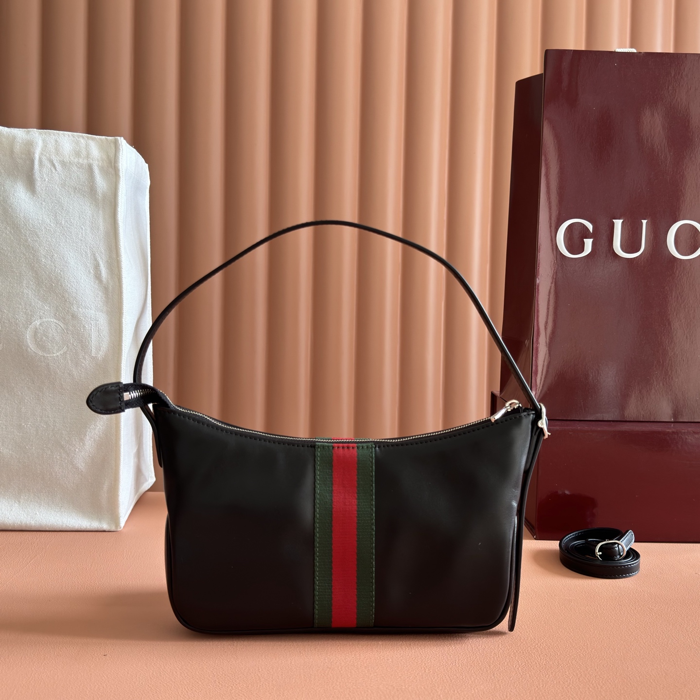 Gucci Basic Bag Black M