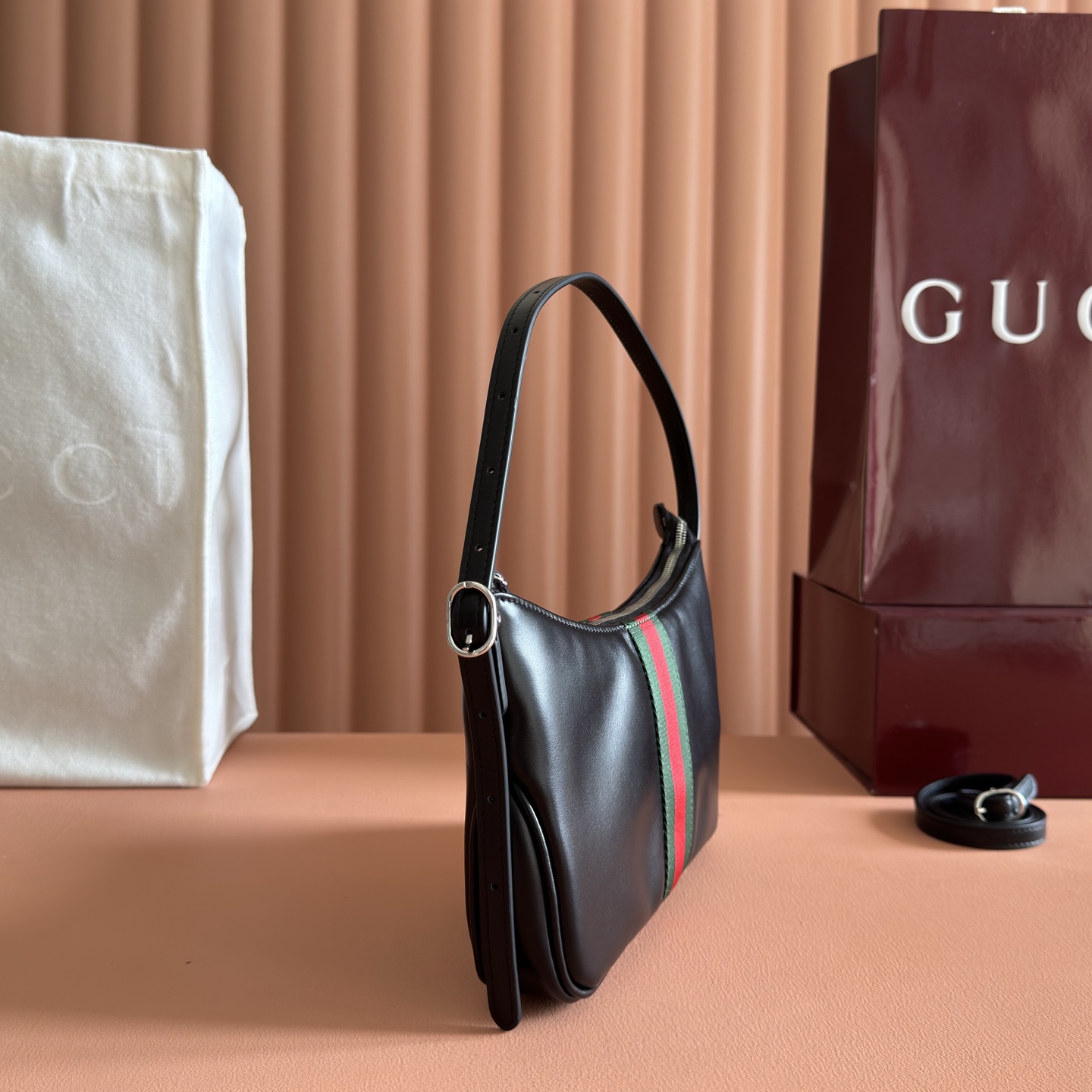 Gucci Basic Bag Black M