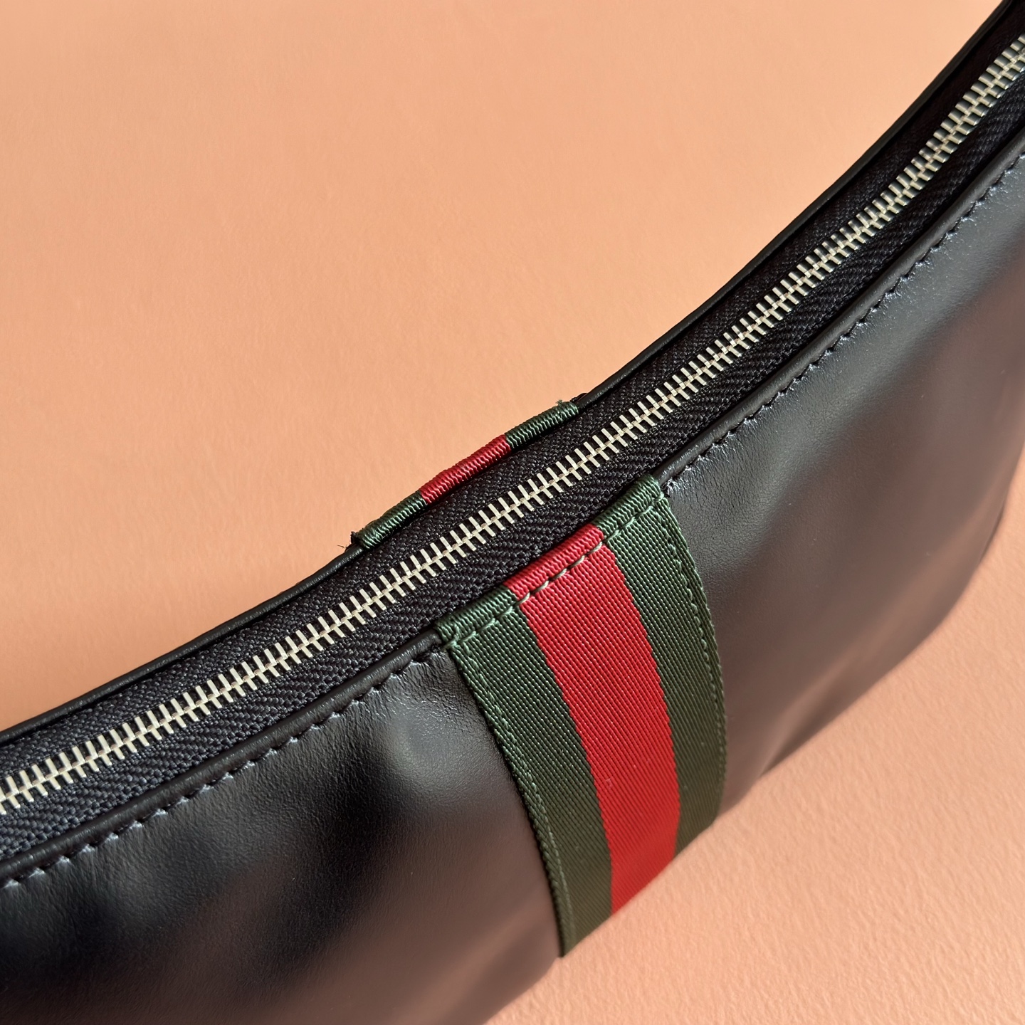 Gucci Basic Bag Black M