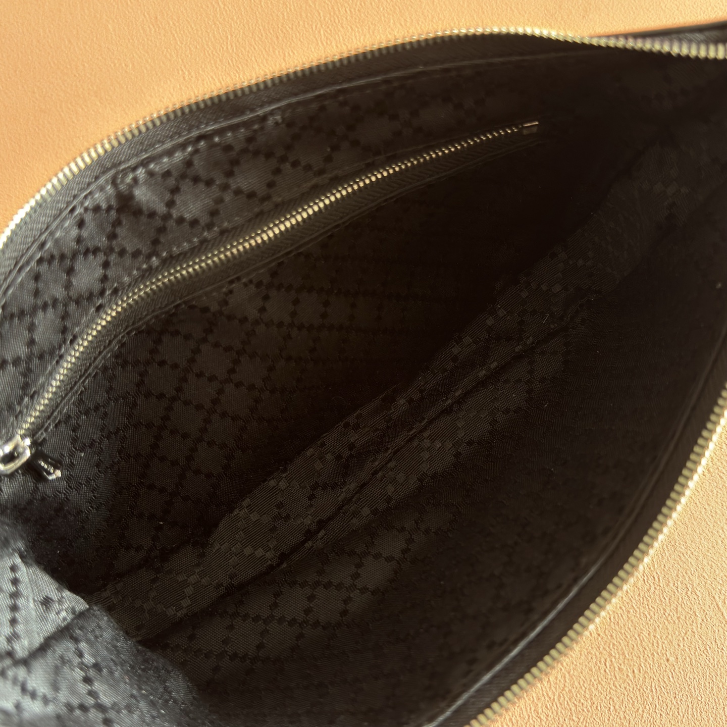 Gucci Basic Bag Black M