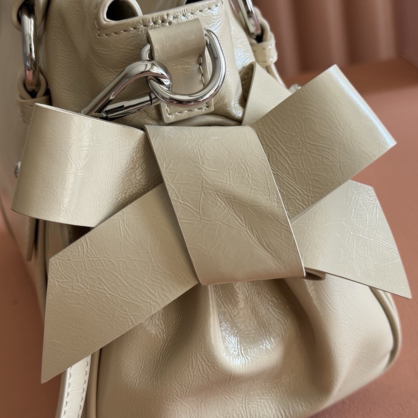 Miu Miu Basic Bag Cow Leather M-s-22cm