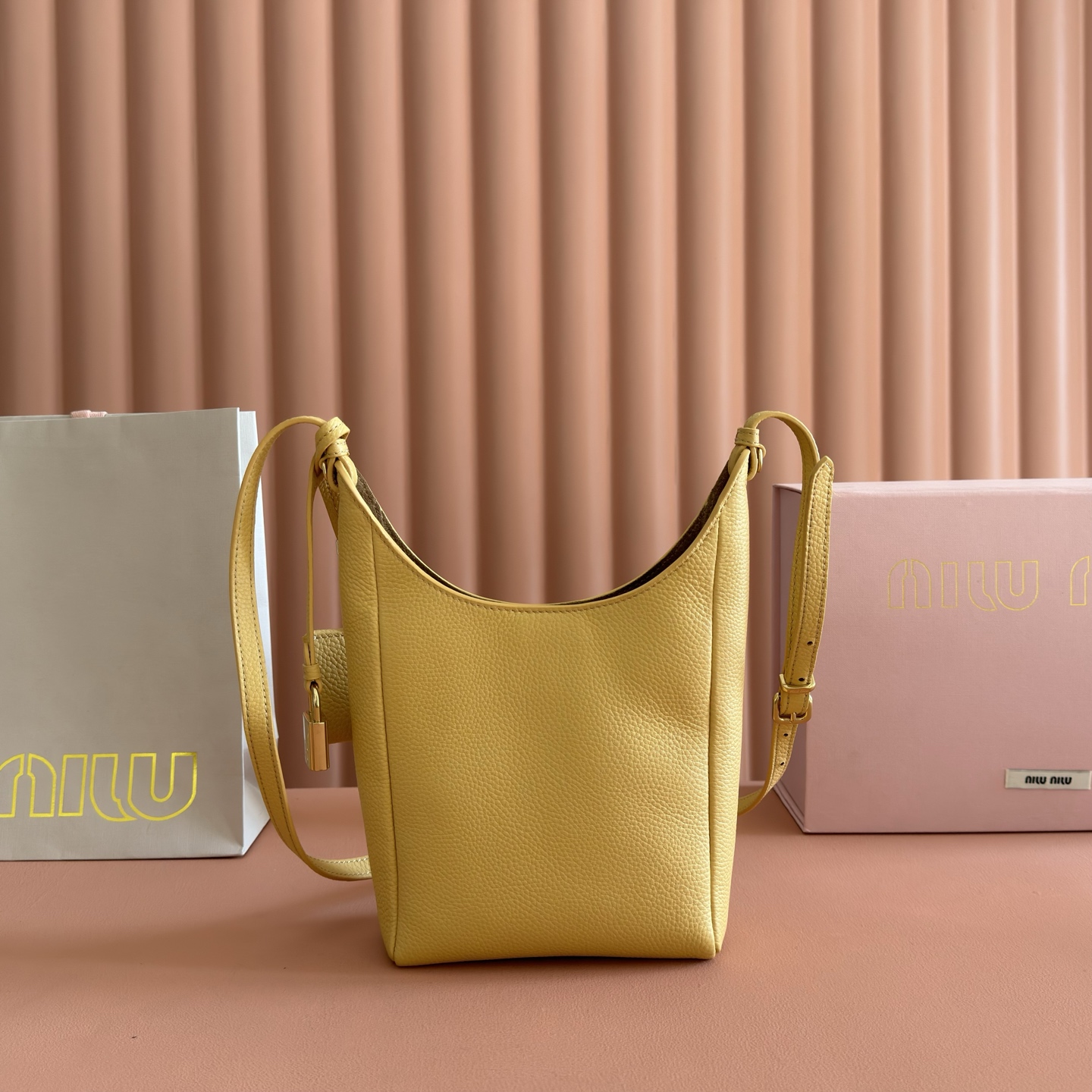 Miu Miu Tote Bag Cow Leather 12cm-m-l