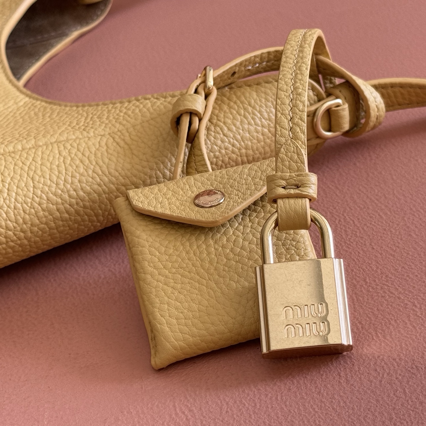 Miu Miu Tote Bag Cow Leather 12cm-m-l