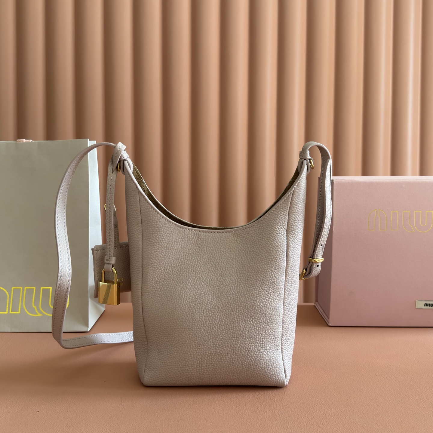 Miu Miu Tote Bag Cow Leather 12cm-m-l