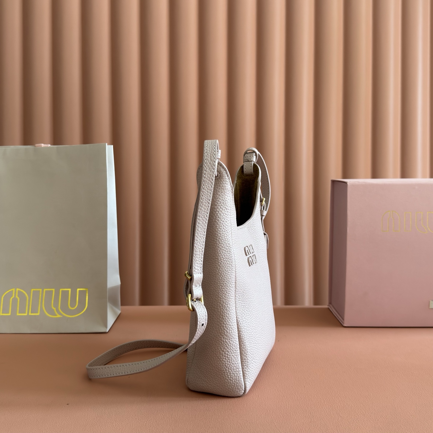 Miu Miu Tote Bag Cow Leather 12cm-m-l