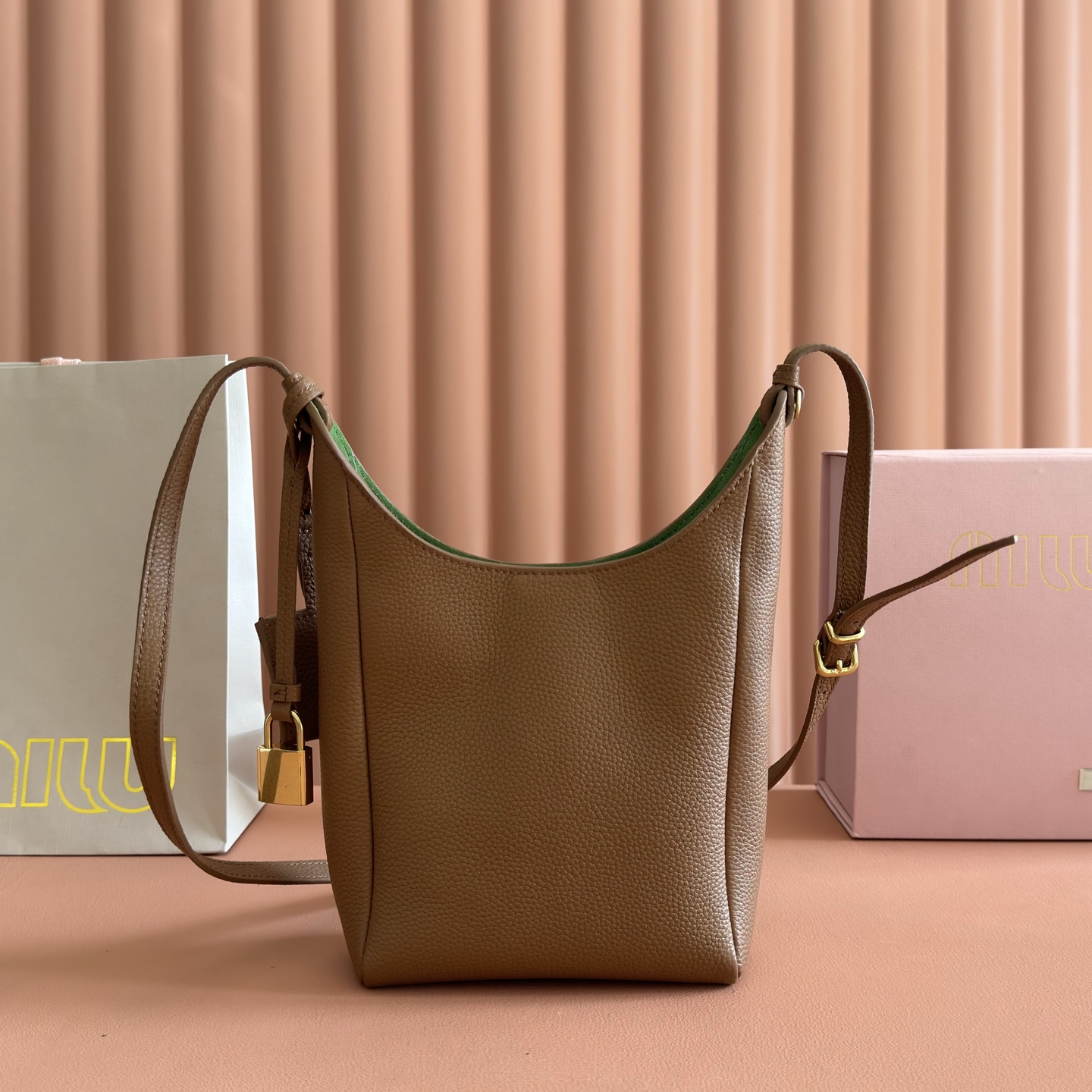 Miu Miu Tote Bag Cow Leather 12cm-m-l